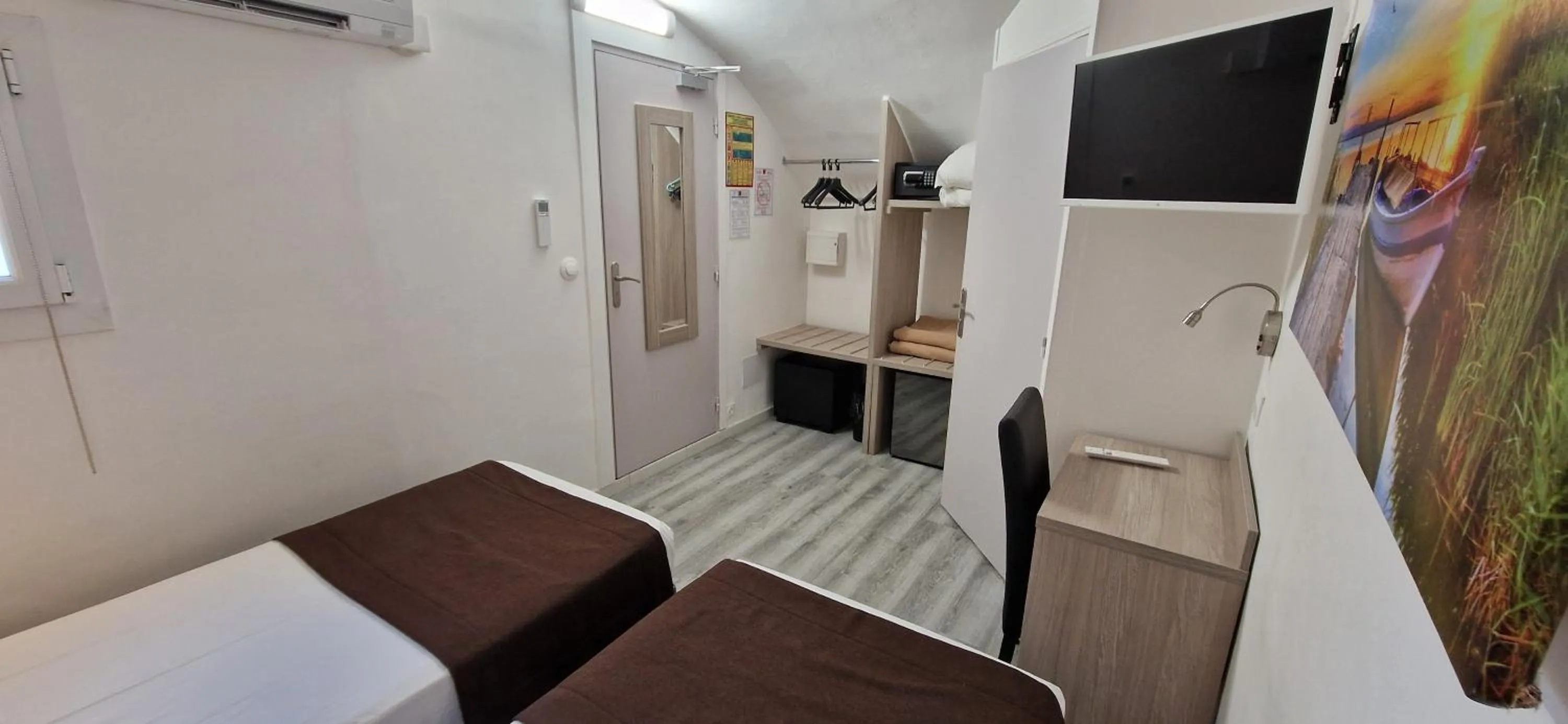 Bedroom in Hôtel Port Beach