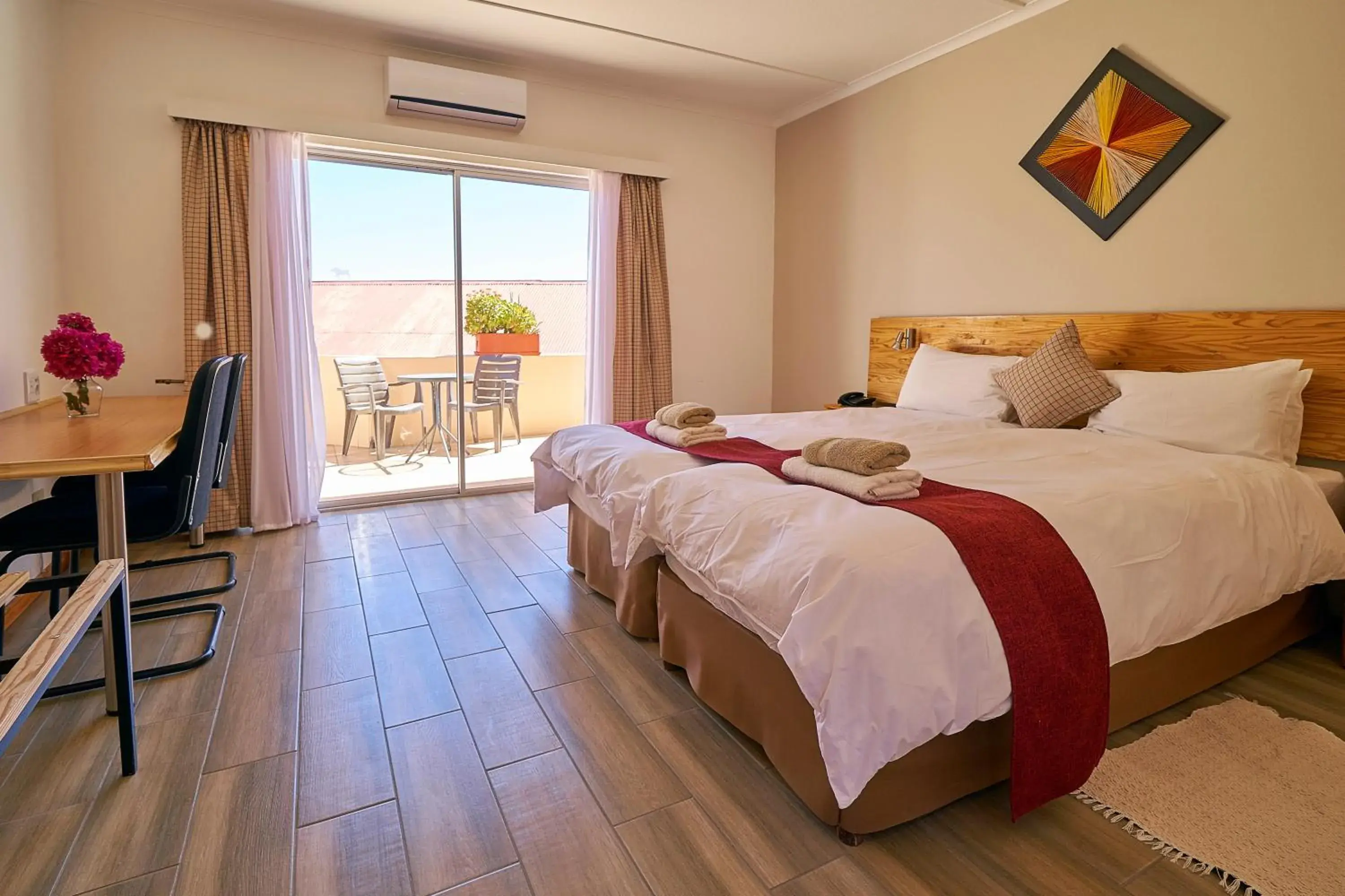 Double or Twin Room with Balcony in Hotel Uhland Double or Twin Room with Balcony in Hotel Uhland