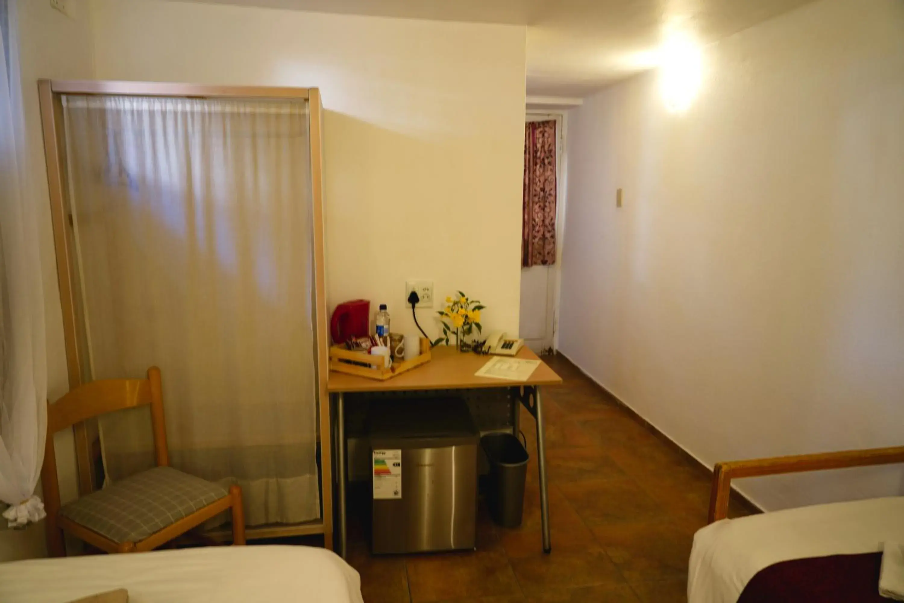 Budget Twin Room in Hotel Uhland Budget Twin Room in Hotel Uhland