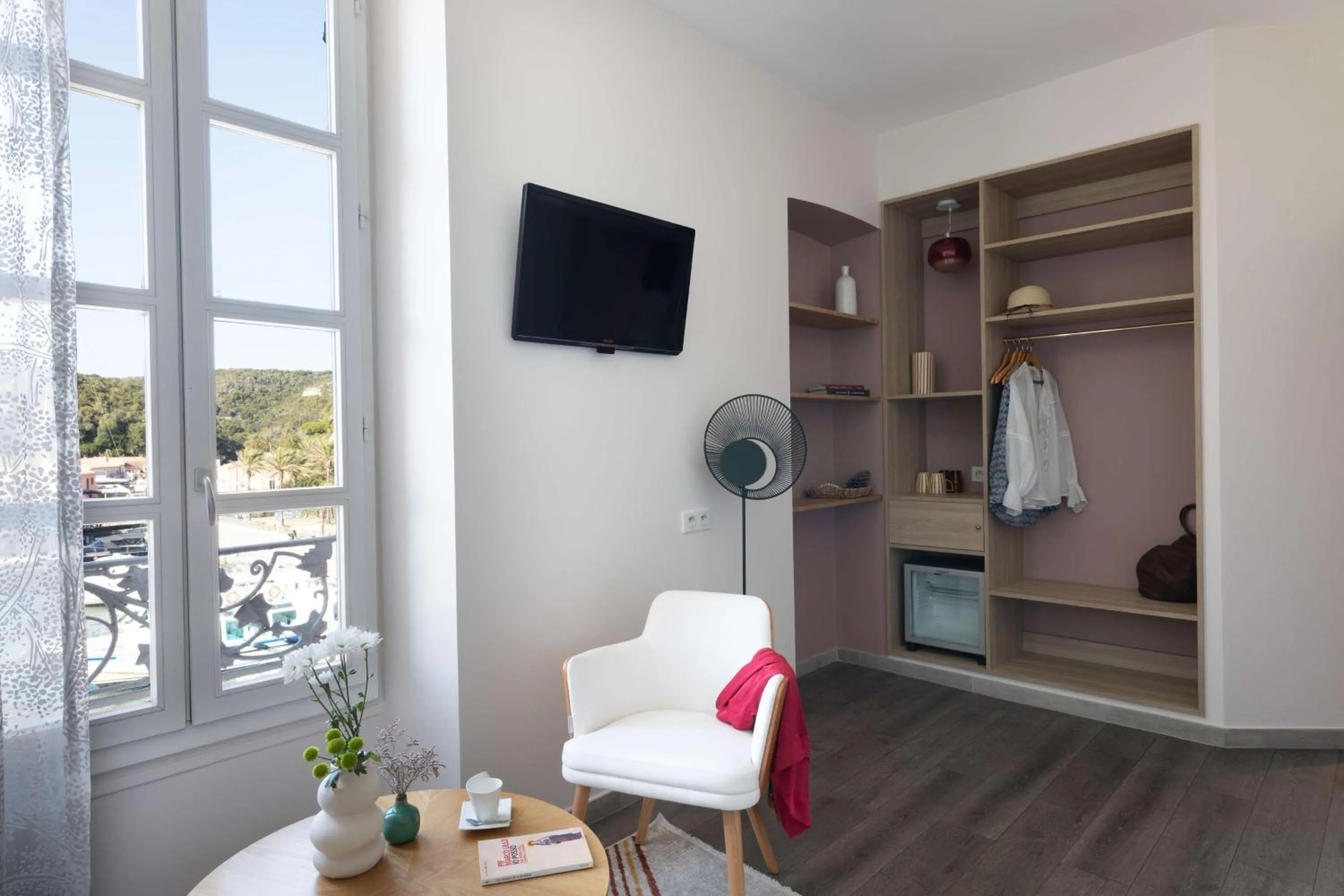 Bedroom in Best Western Hotel du Roy d'Aragon