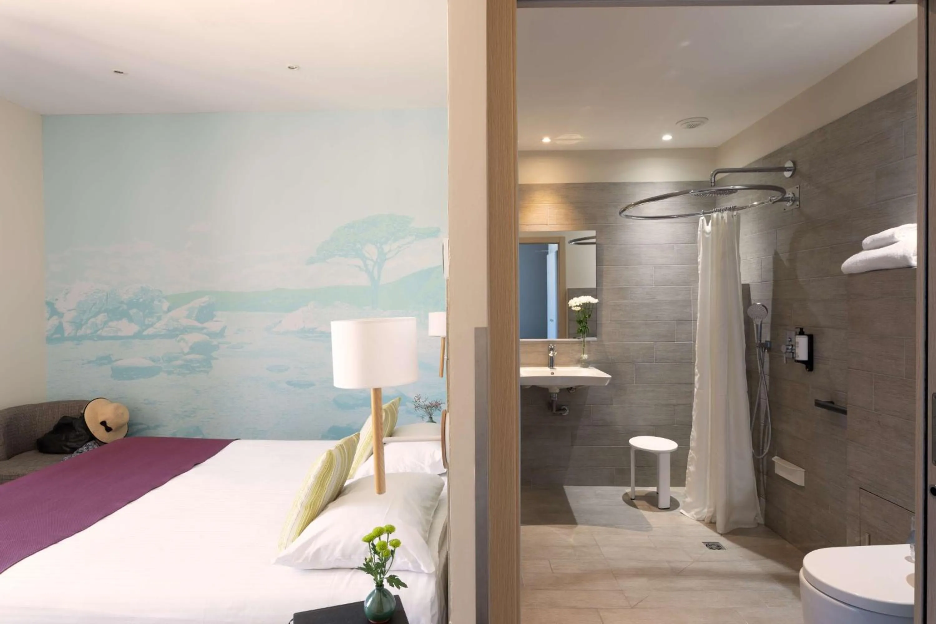 Bedroom, Bed in Best Western Hotel du Roy d'Aragon