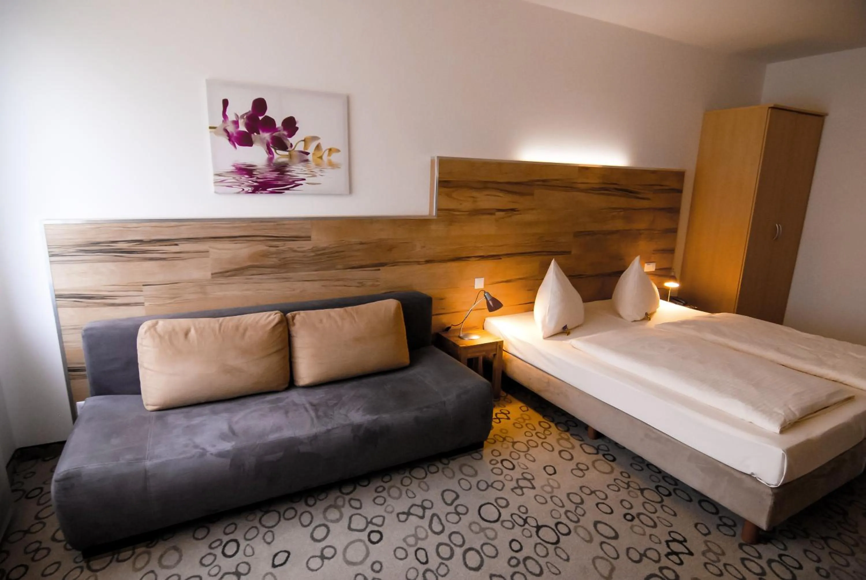 Living room, Bed in Petul Apart Hotel Am Ruhrbogen