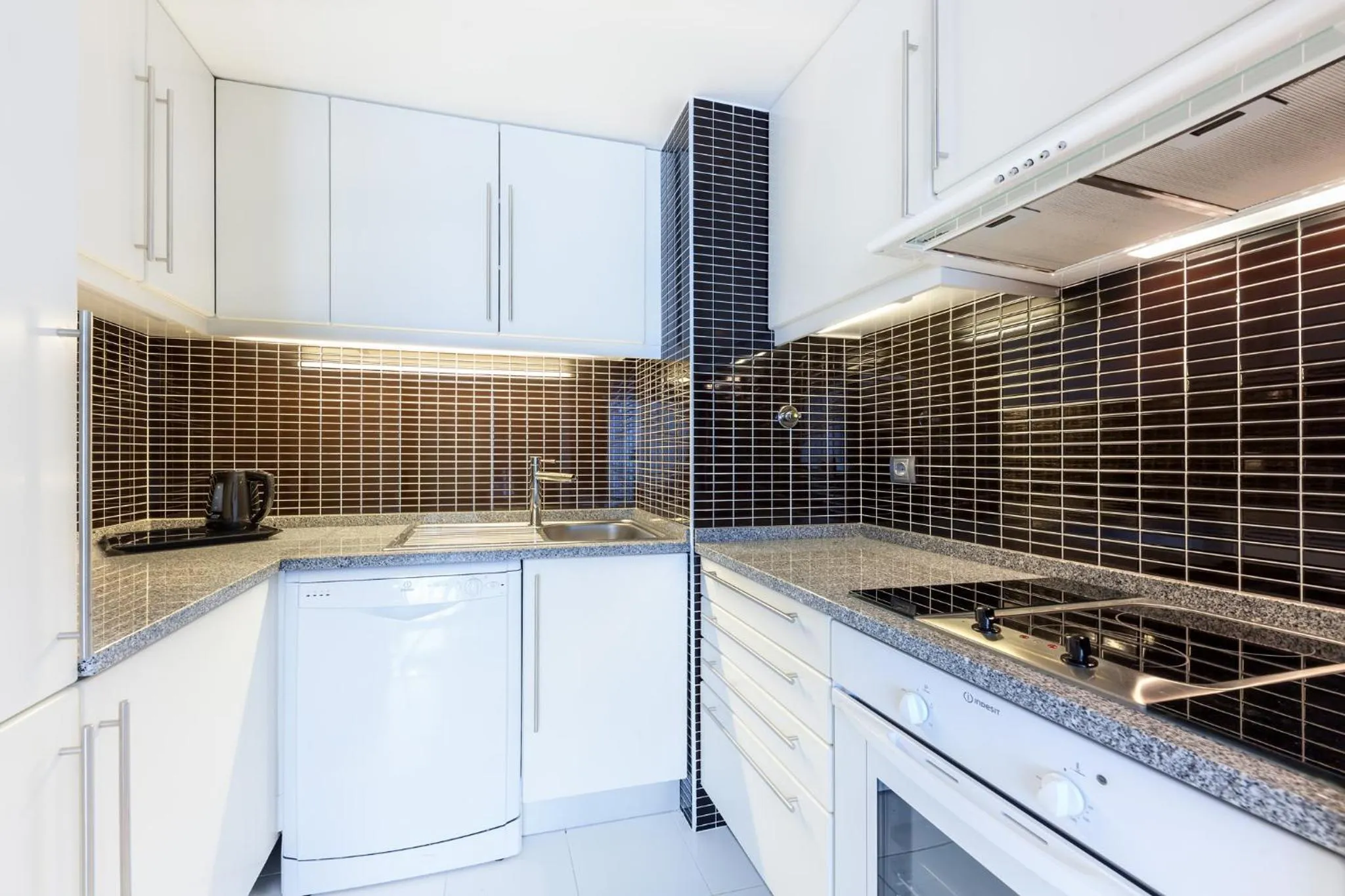 Kitchen or kitchenette in Lux Fatima Park - Hotel, Suites & Residence