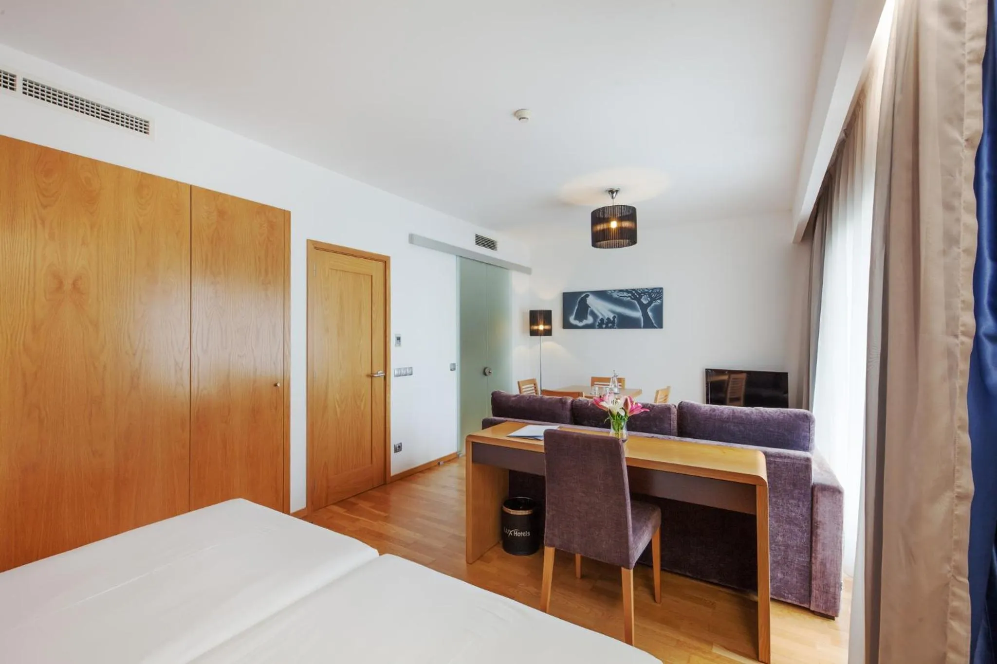 Communal lounge/ TV room, Bed in Lux Fatima Park - Hotel, Suites & Residence