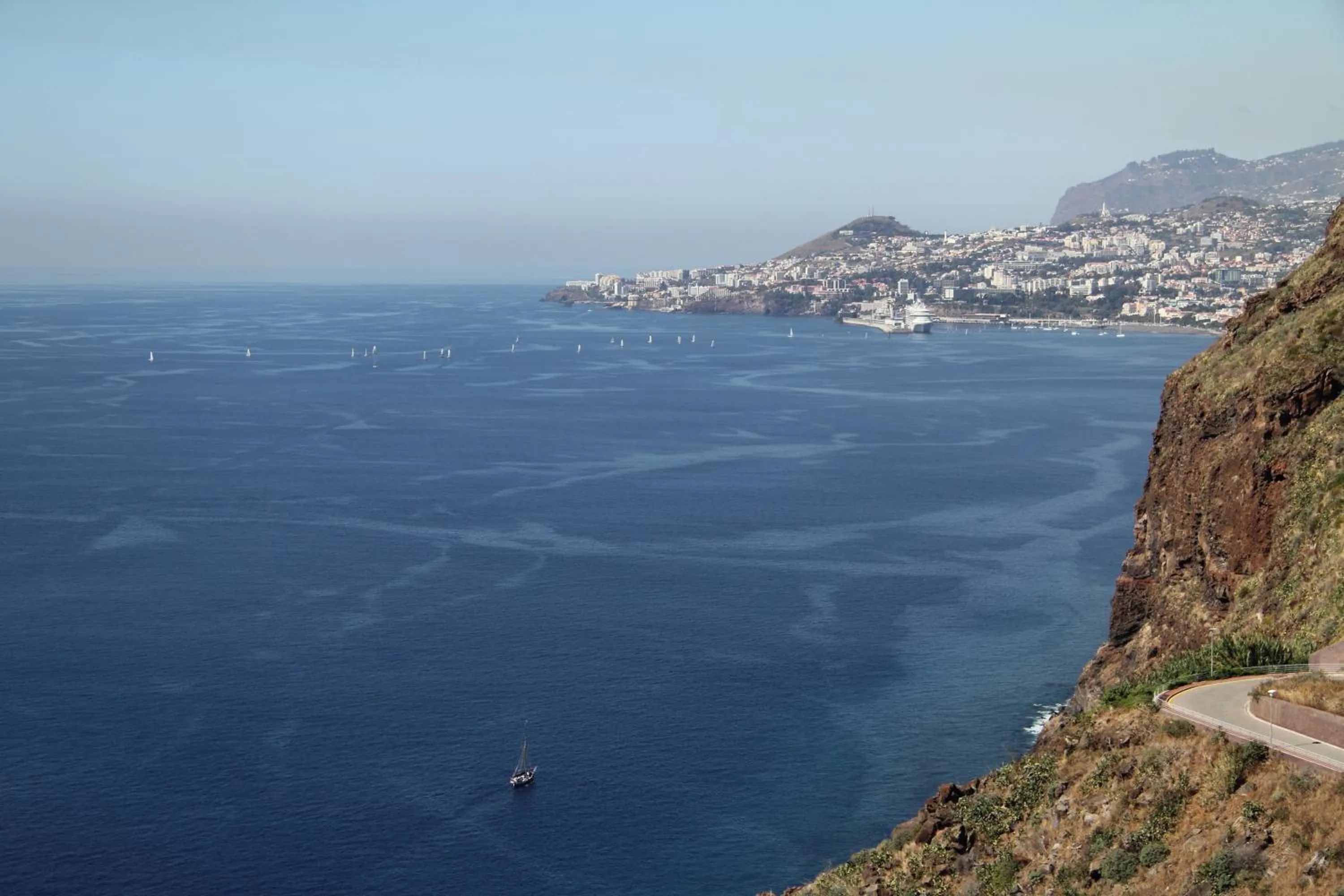 Area and facilities in Canico Bay Apartments