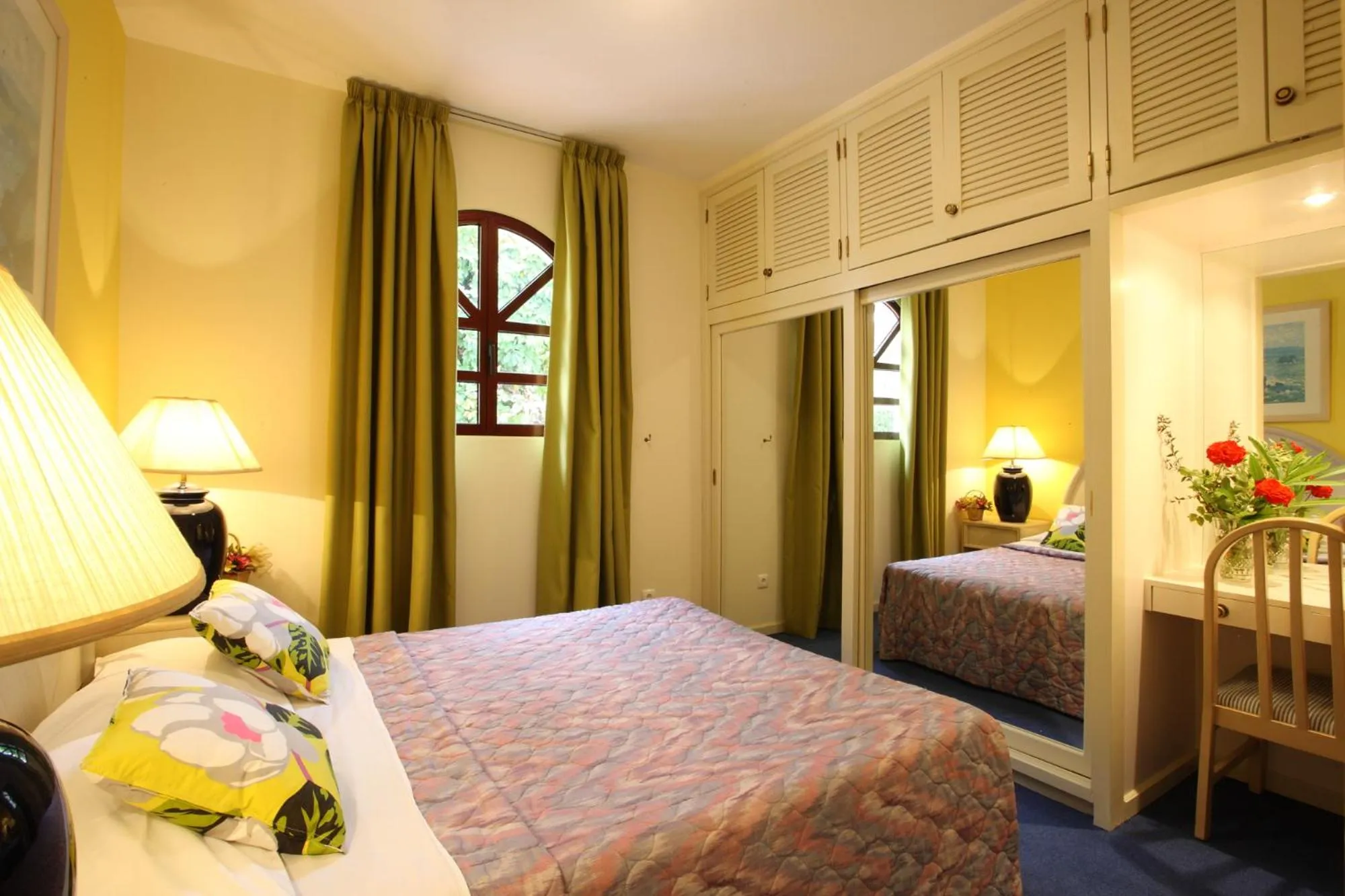 Decorative detail, Bed in Canico Bay Apartments