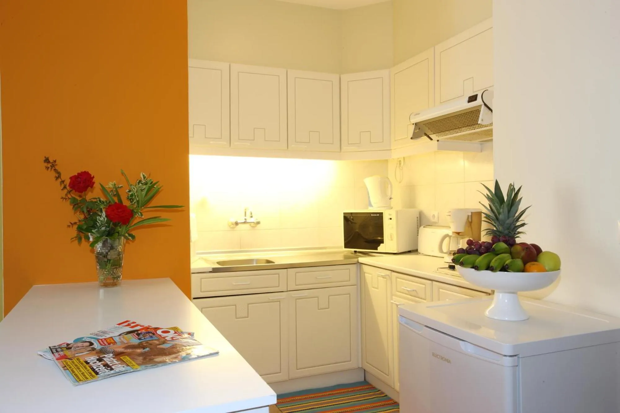 Kitchen or kitchenette in Canico Bay Apartments