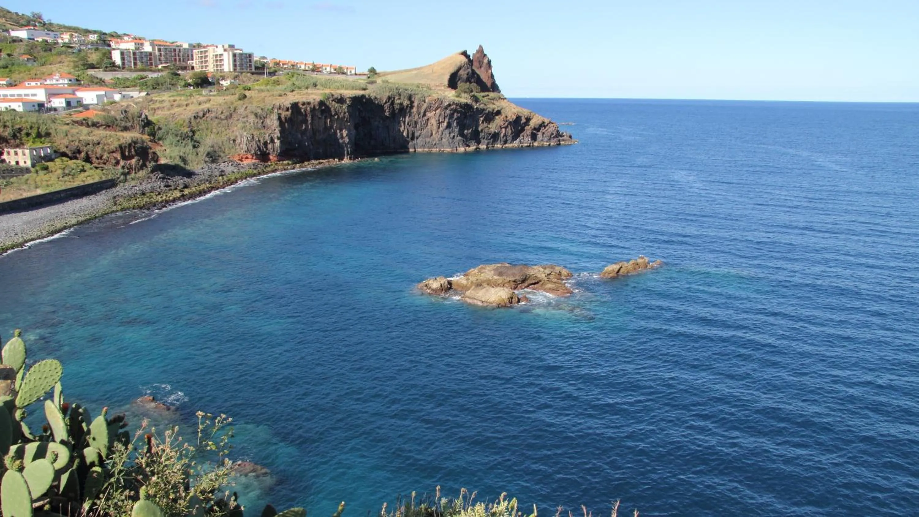 Area and facilities in Canico Bay Apartments