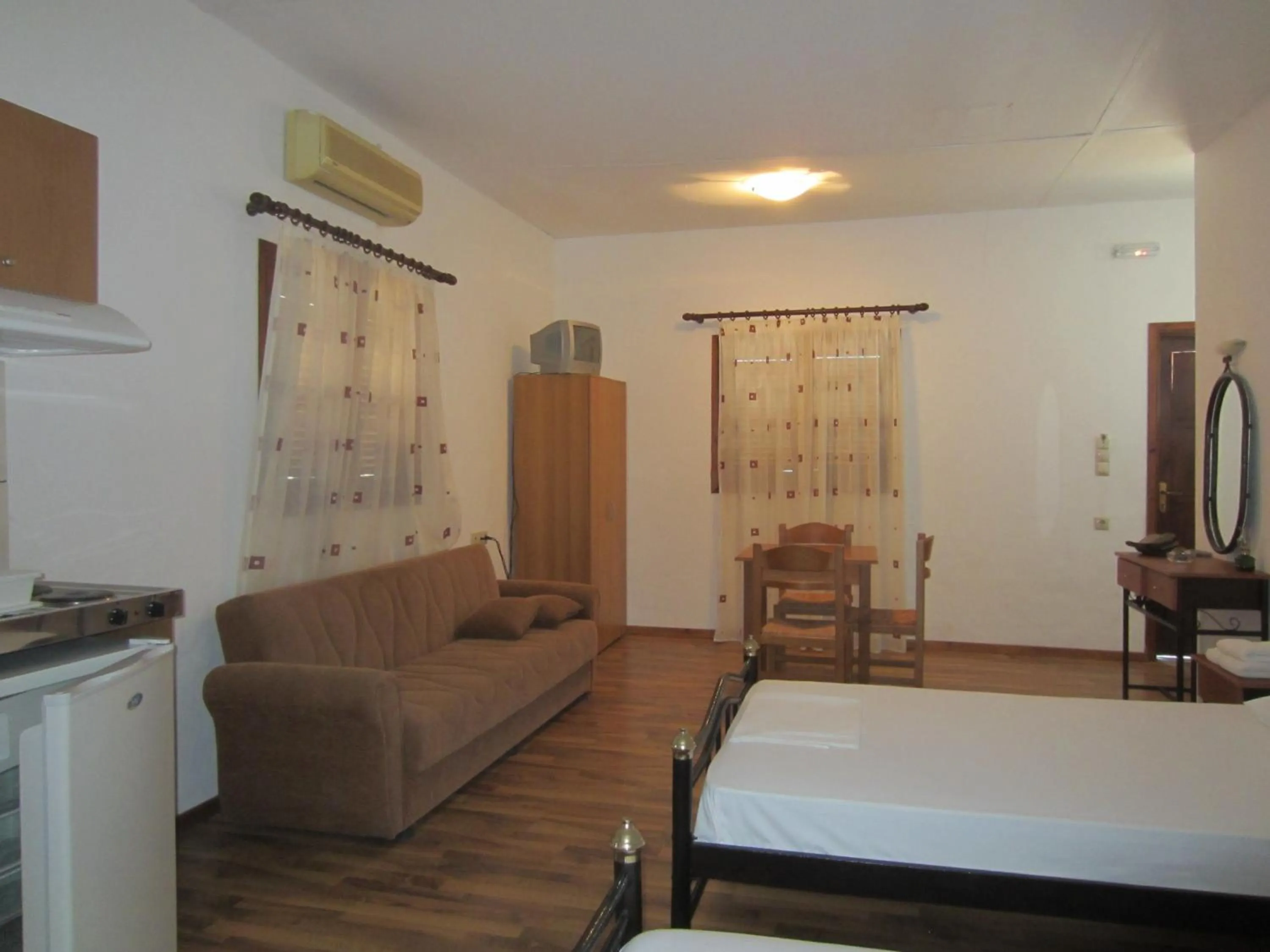 Photo of the whole room in Sfinias Apartments