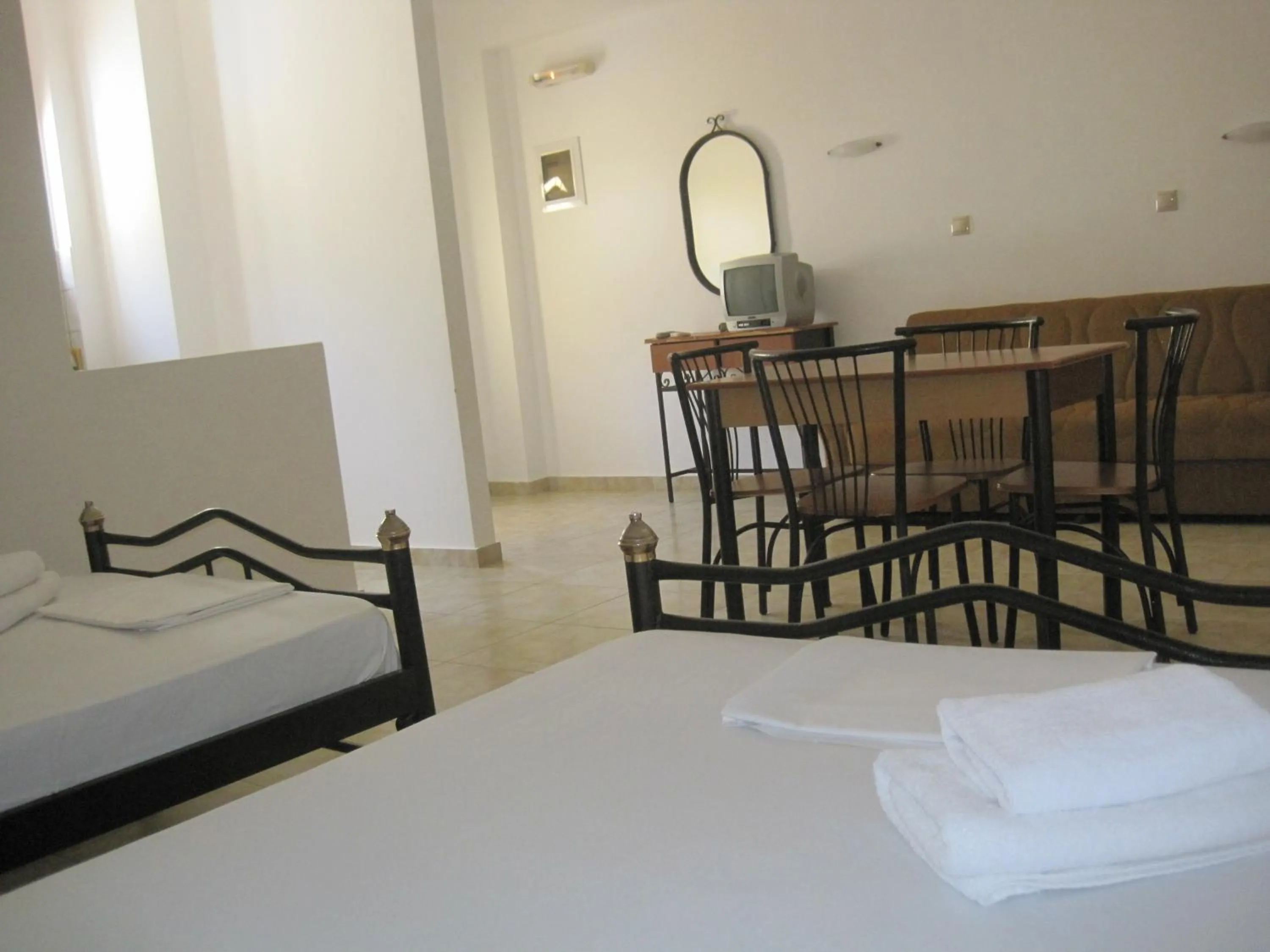 Photo of the whole room in Sfinias Apartments