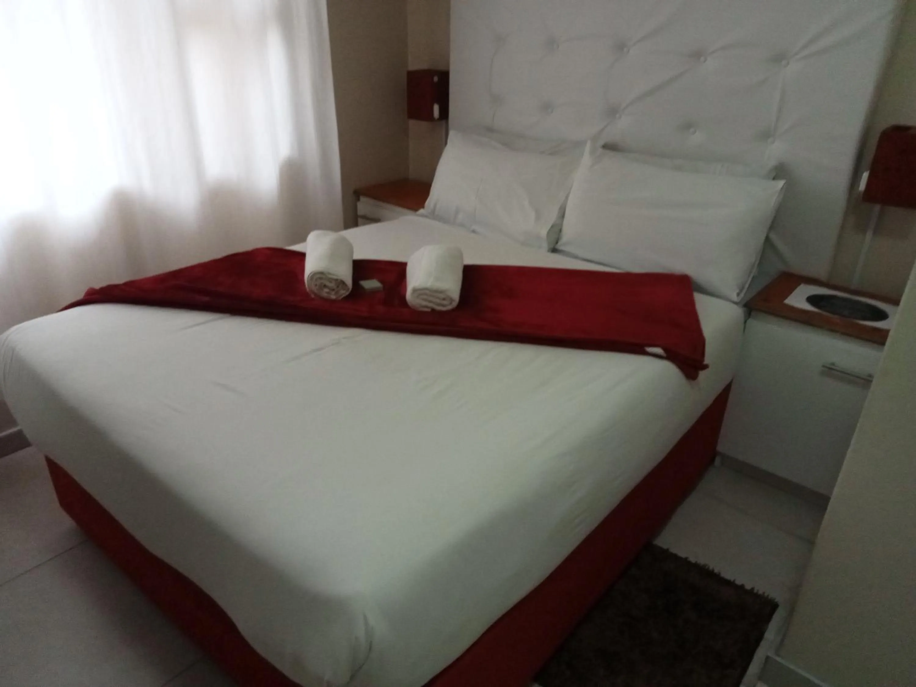 Bed in Emampingeni lodge