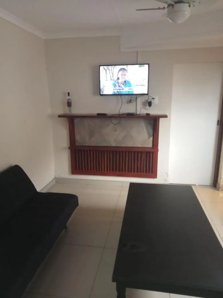 Bed in Emampingeni lodge