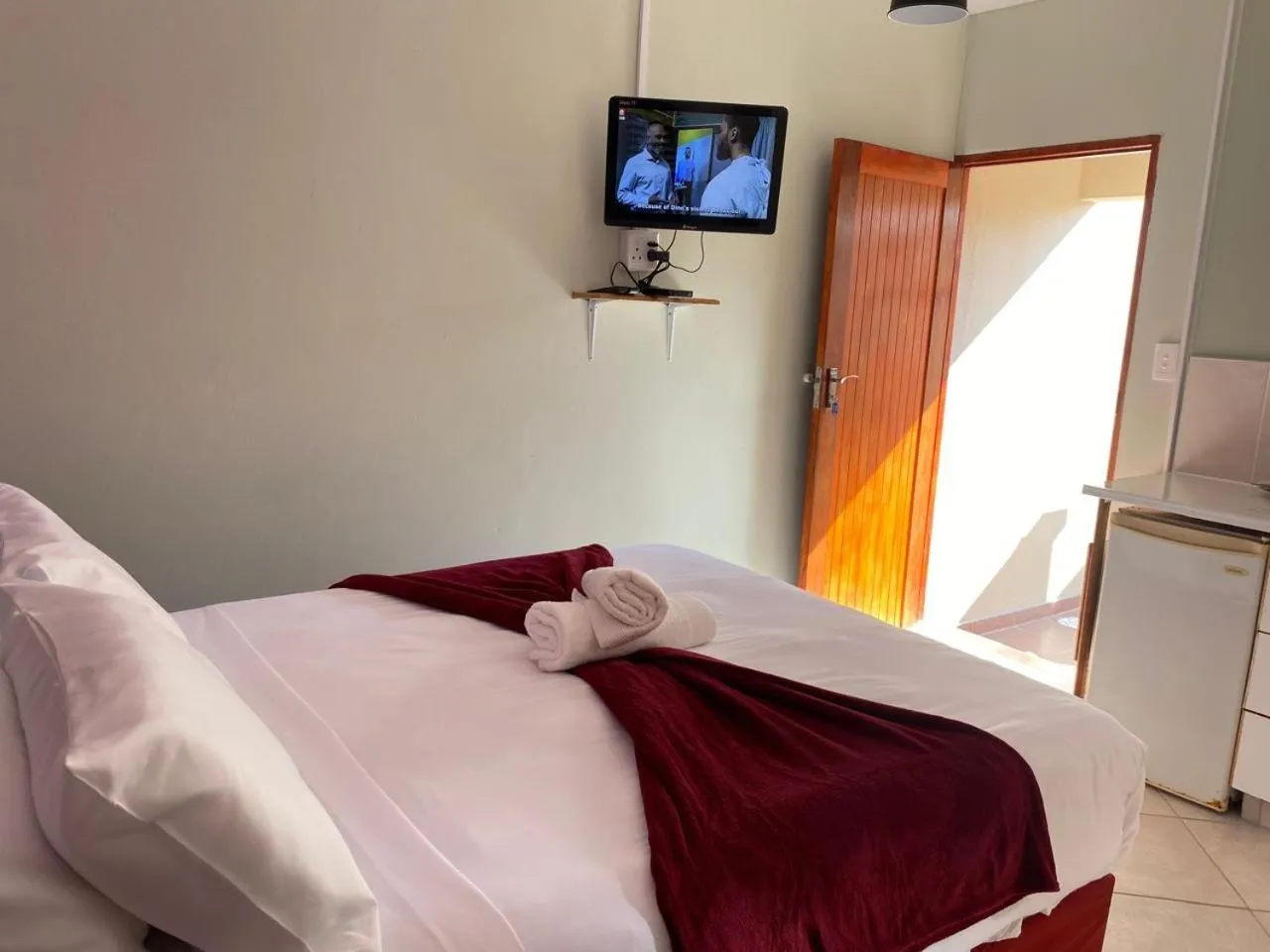 Bed in Emampingeni lodge