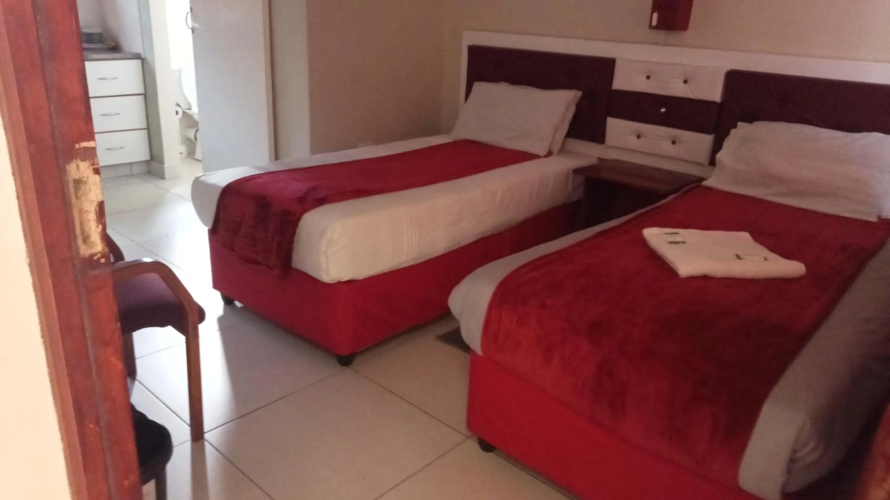 Bed in Emampingeni lodge