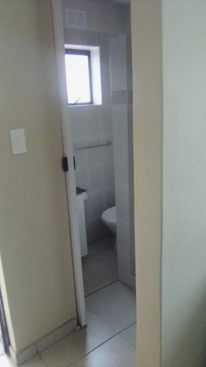 Bathroom in Emampingeni lodge