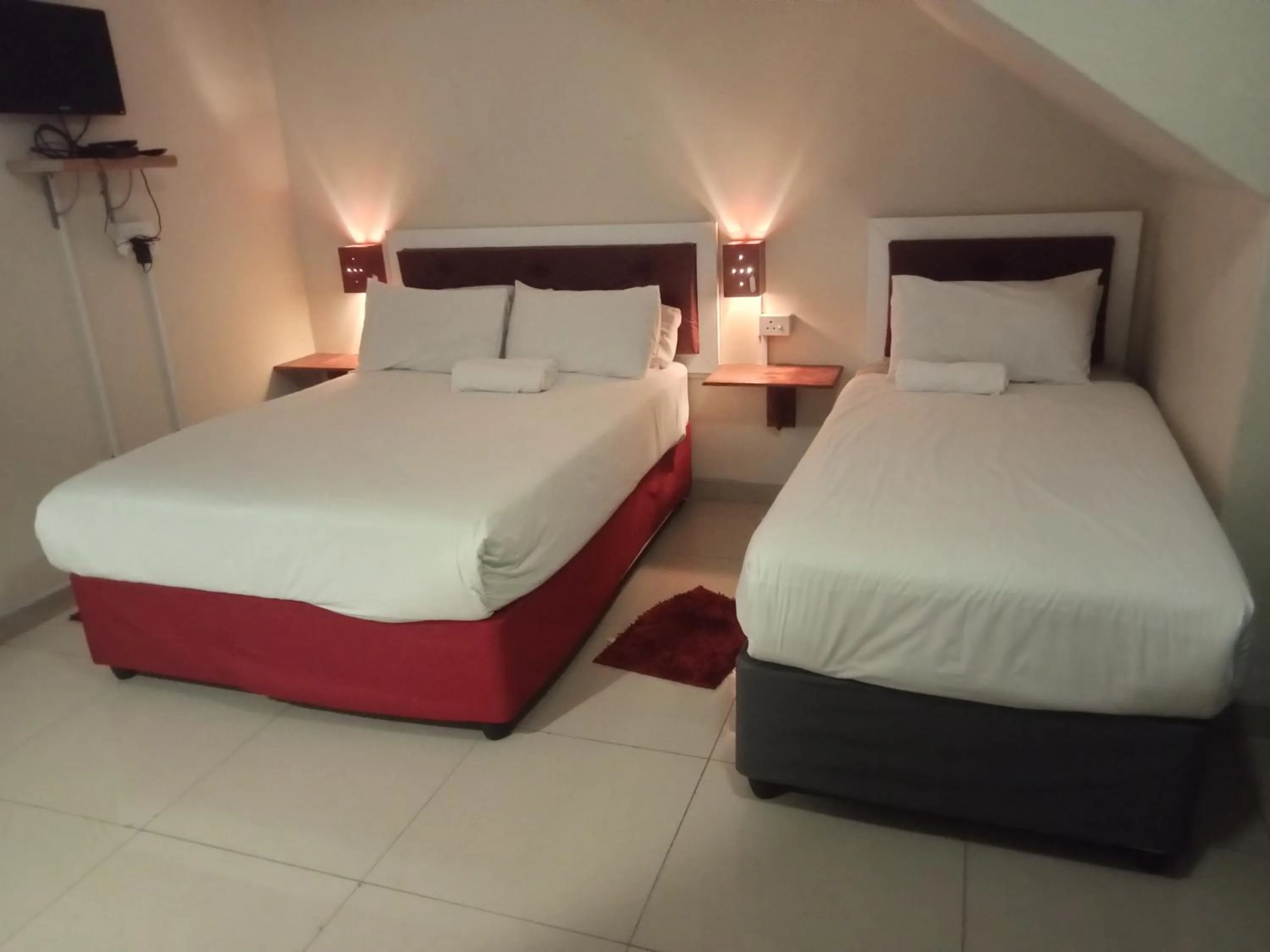 Bed in Emampingeni lodge