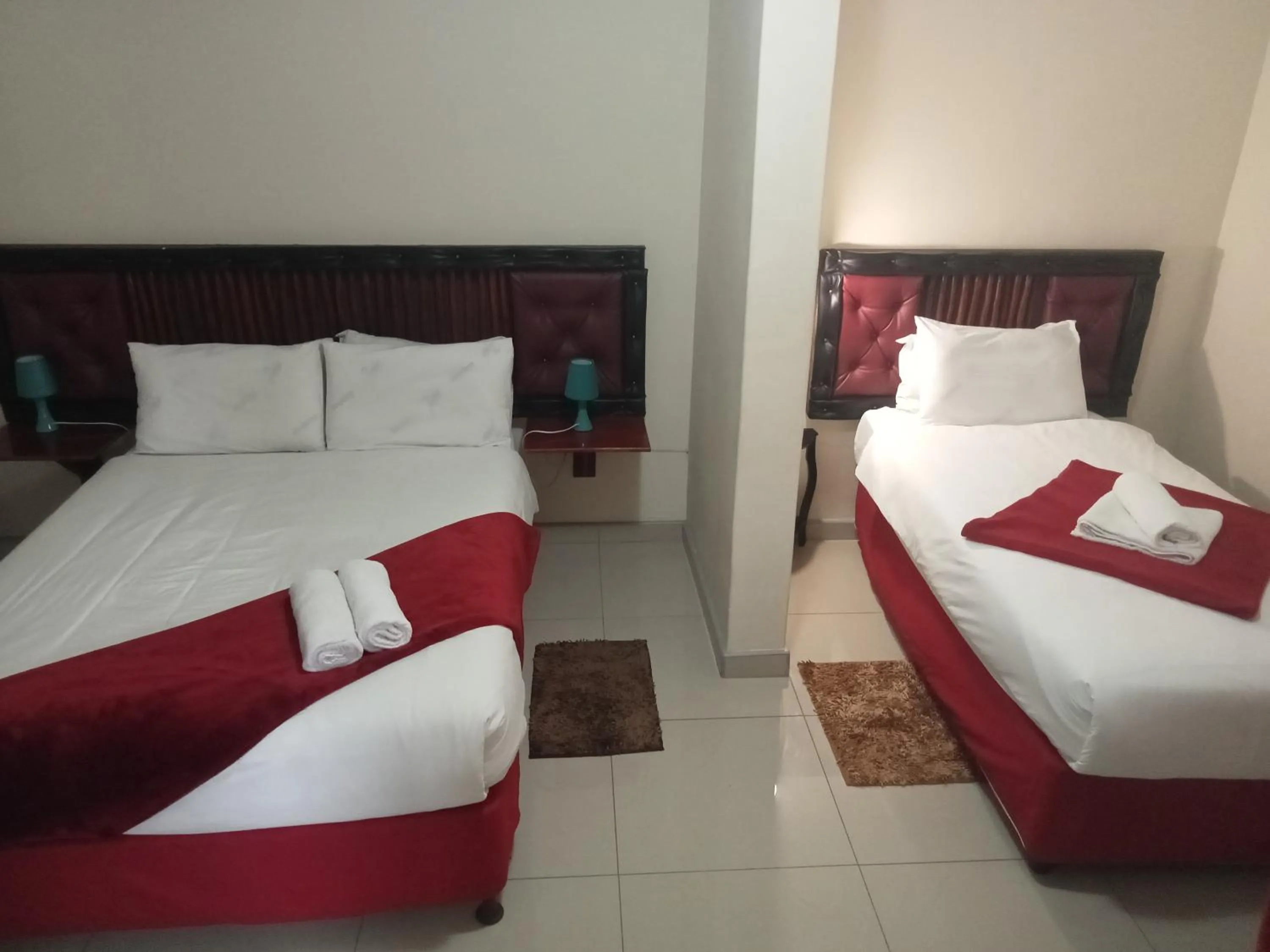 Bed in Emampingeni lodge