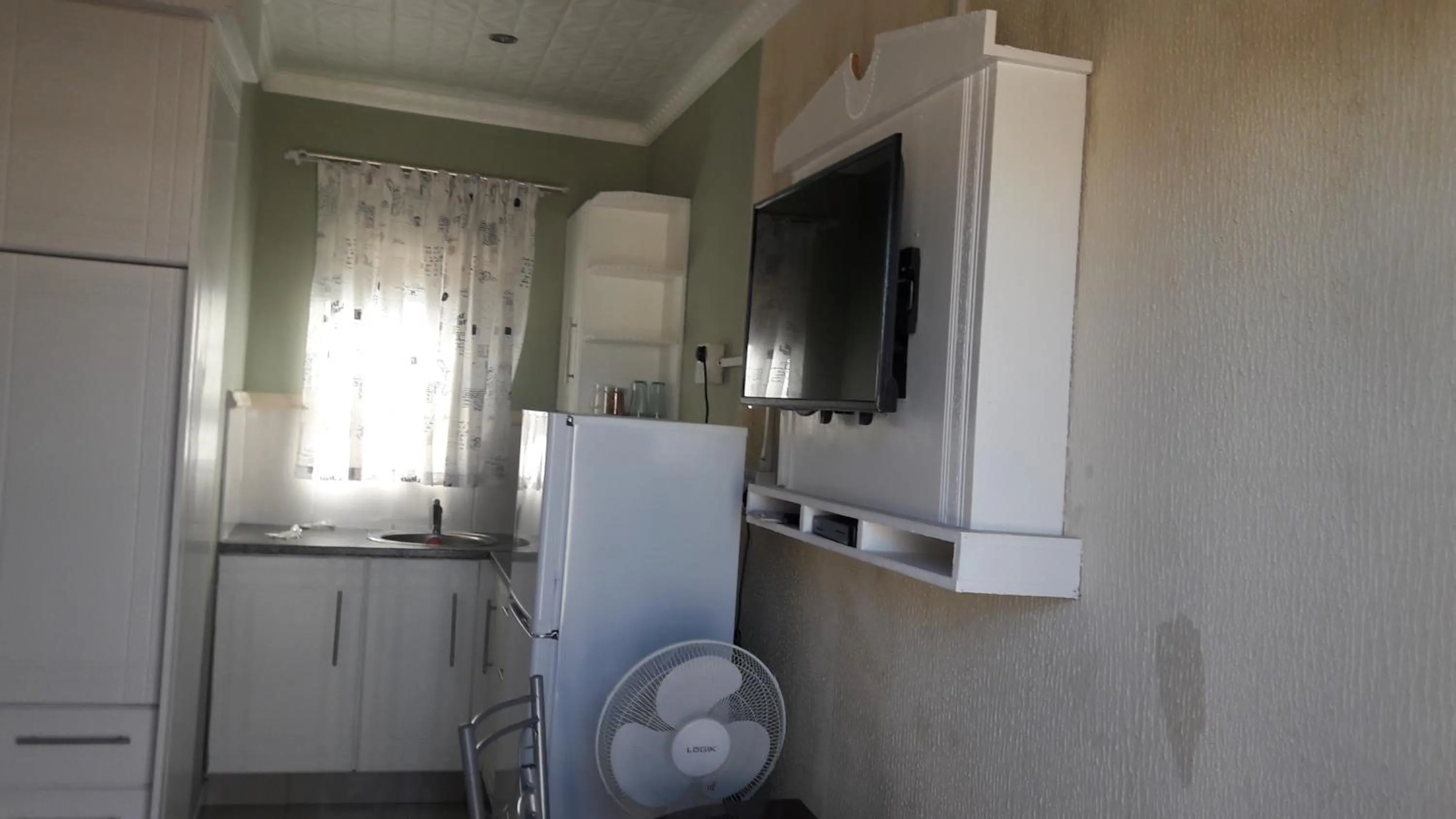 Property building in Emampingeni lodge