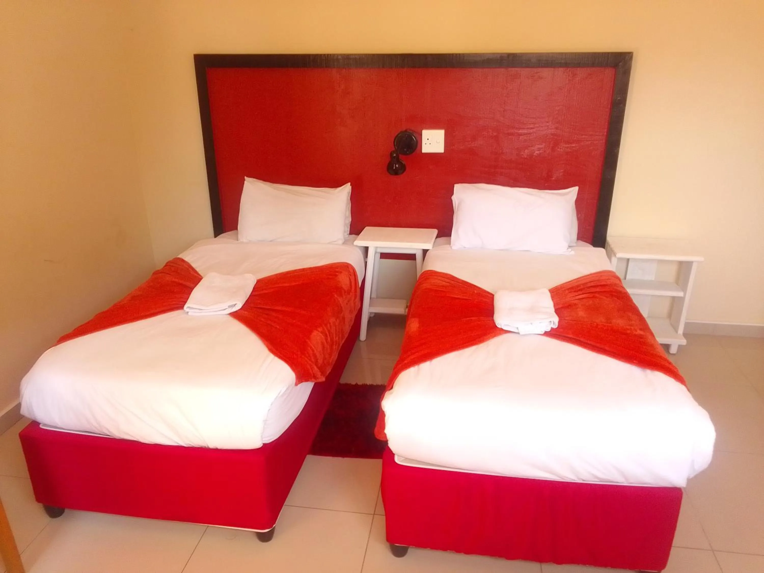 Bedroom, Bed in Emampingeni lodge