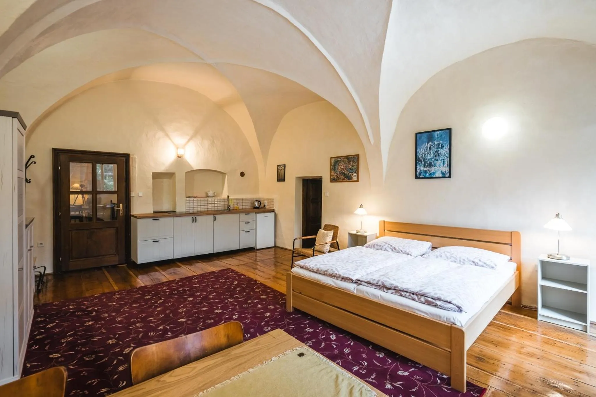 Photo of the whole room, Bed in Downtown Apartments