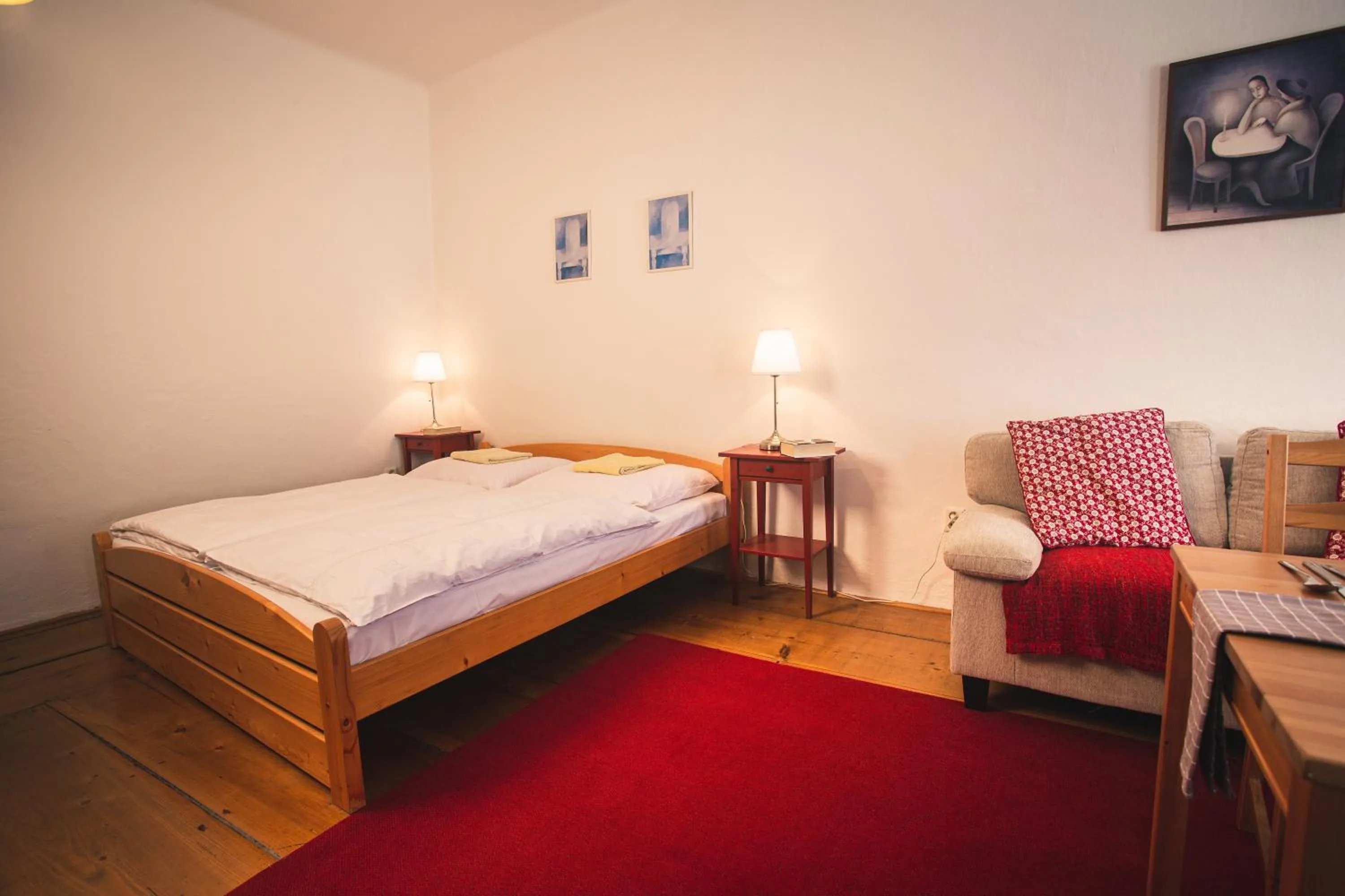 Photo of the whole room, Bed in Downtown Apartments