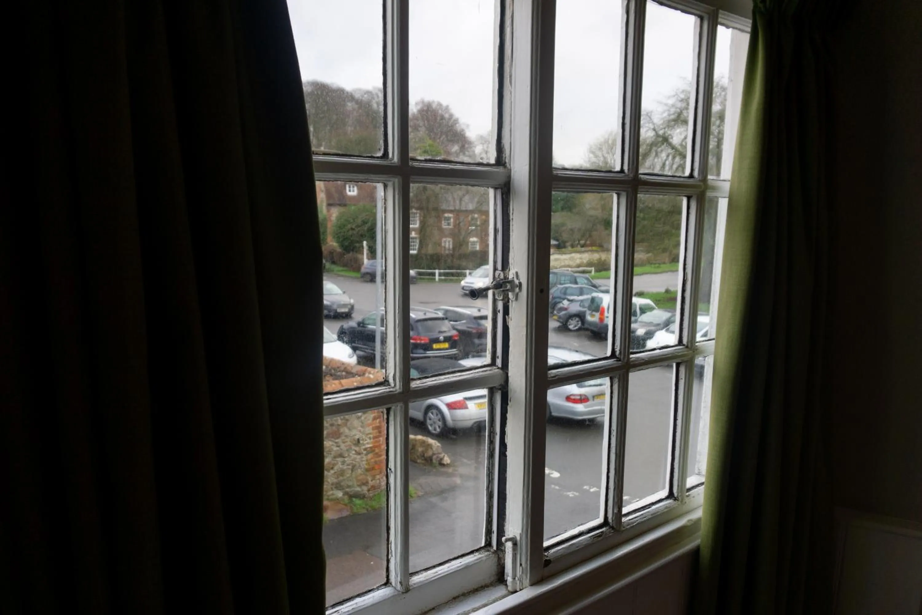 Parking in The Crown Aldbourne