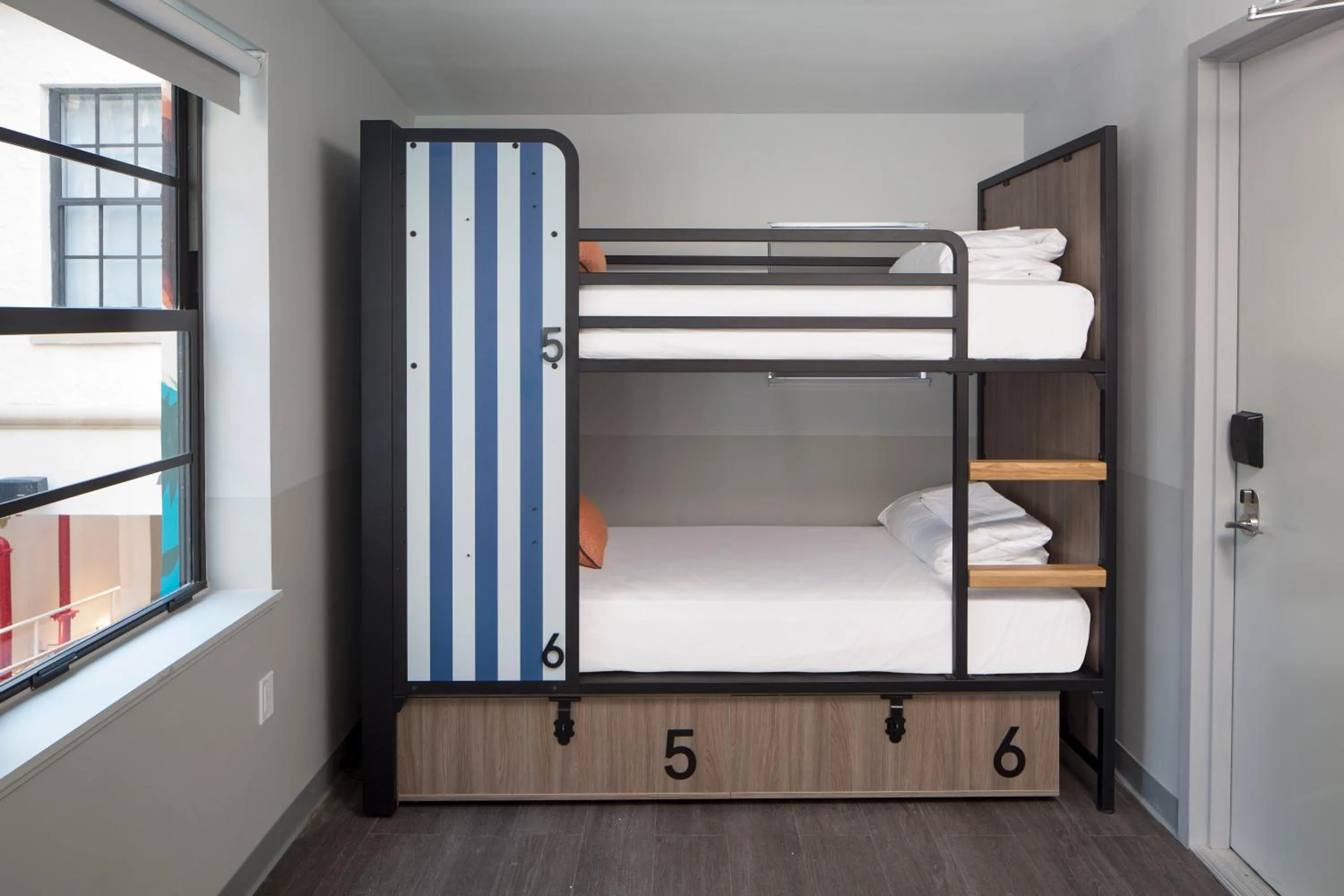 bunk bed, Bed in Generator Miami
