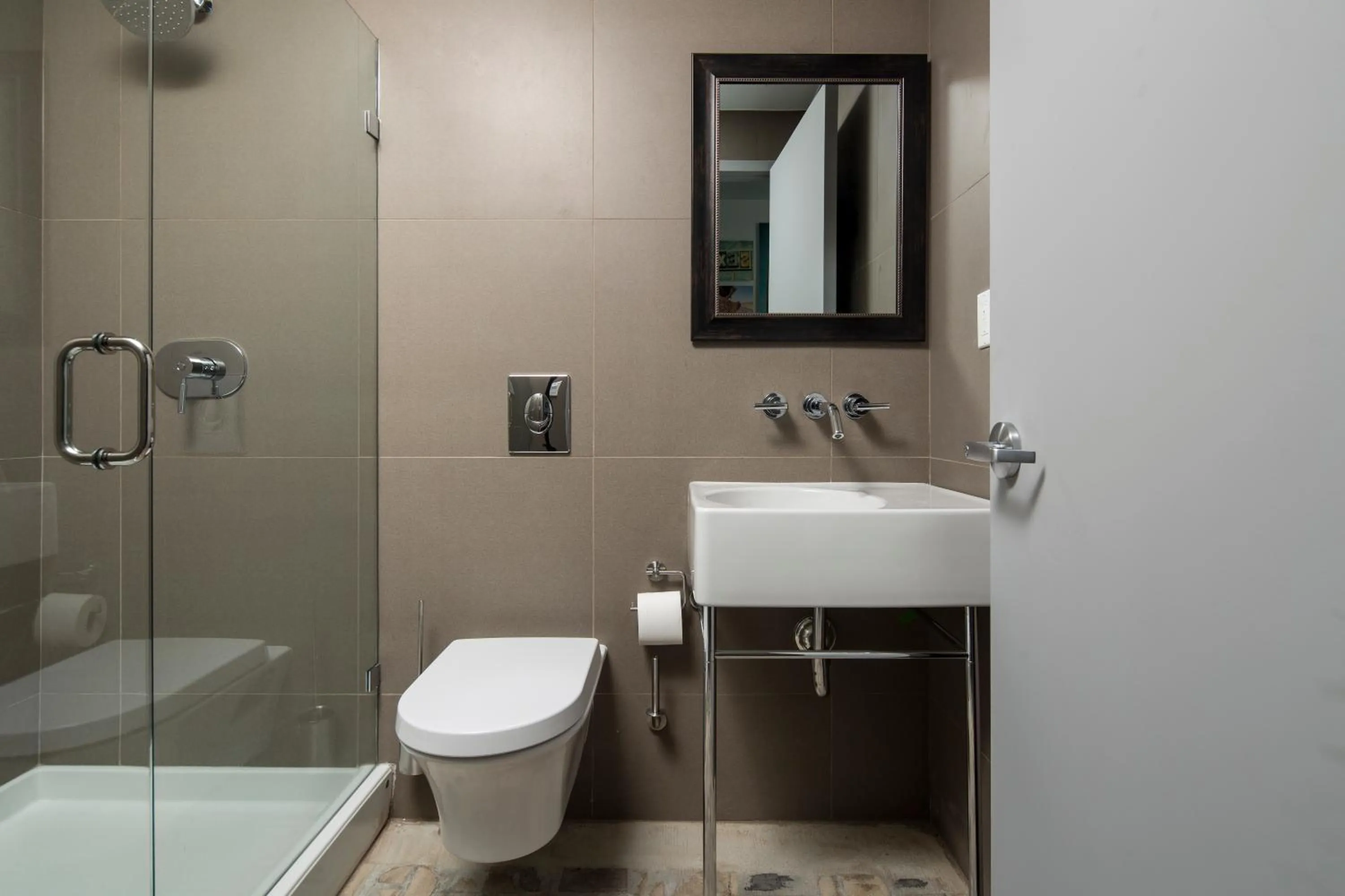 Shower in Generator Miami