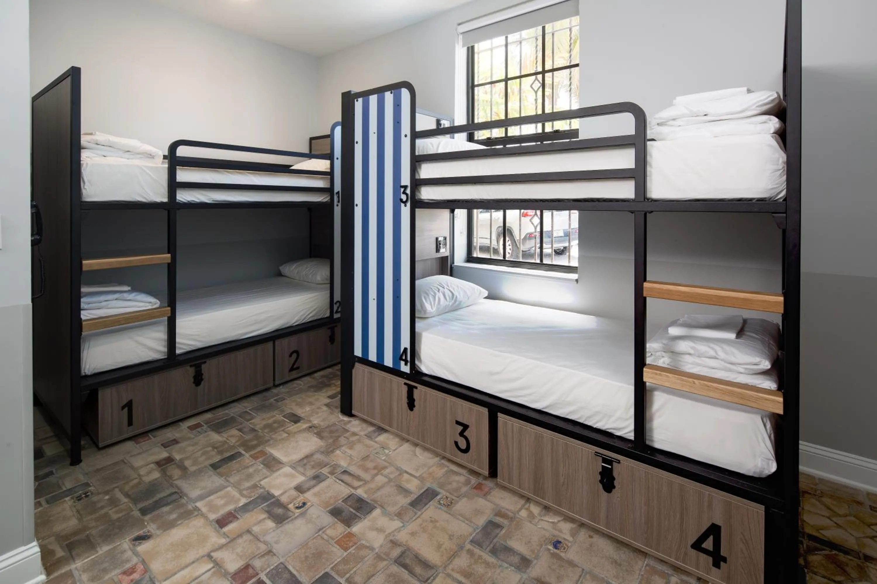 bunk bed, Bed in Generator Miami