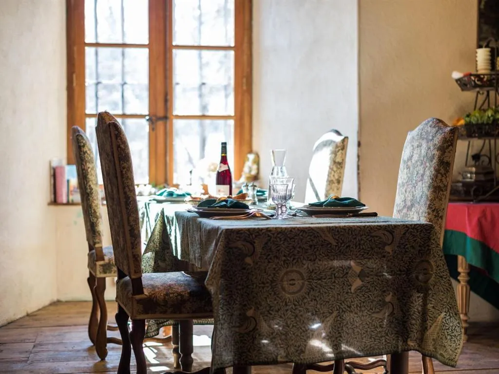 Dining area in Château des Marcilly Talaru