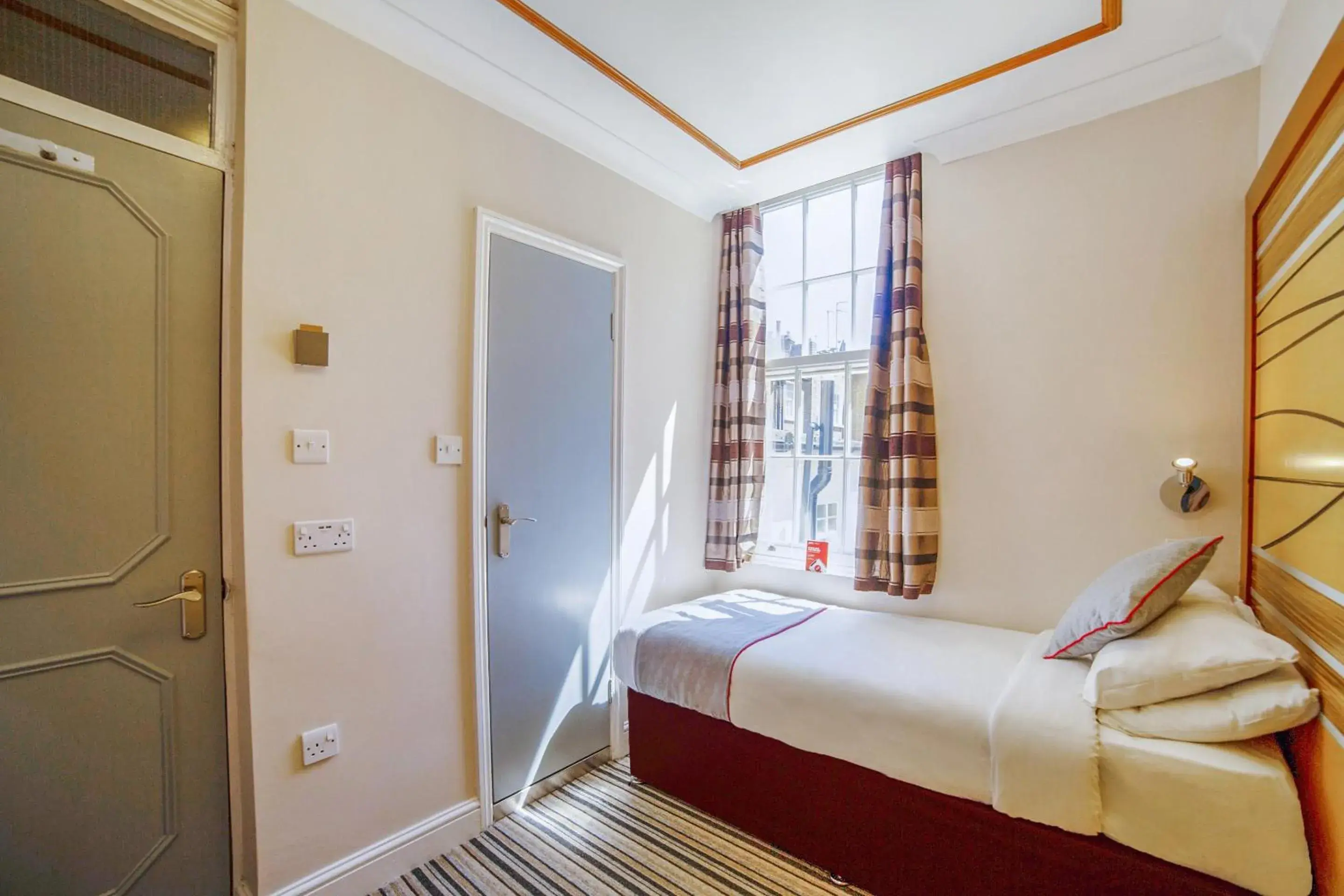 Standard Twin Room in Vegas Hotel Standard Twin Room in Vegas Hotel