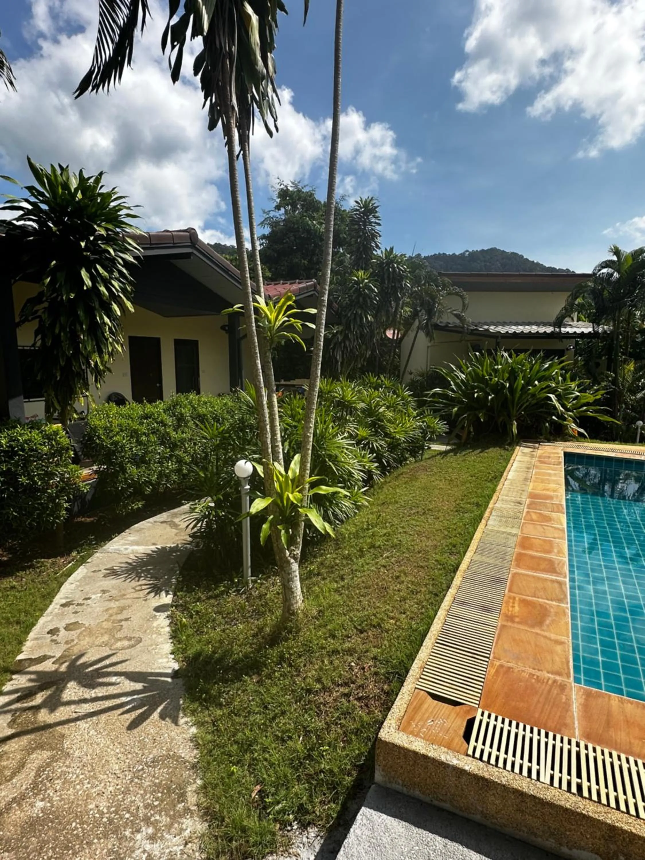 Pool view in Escape-Cabins