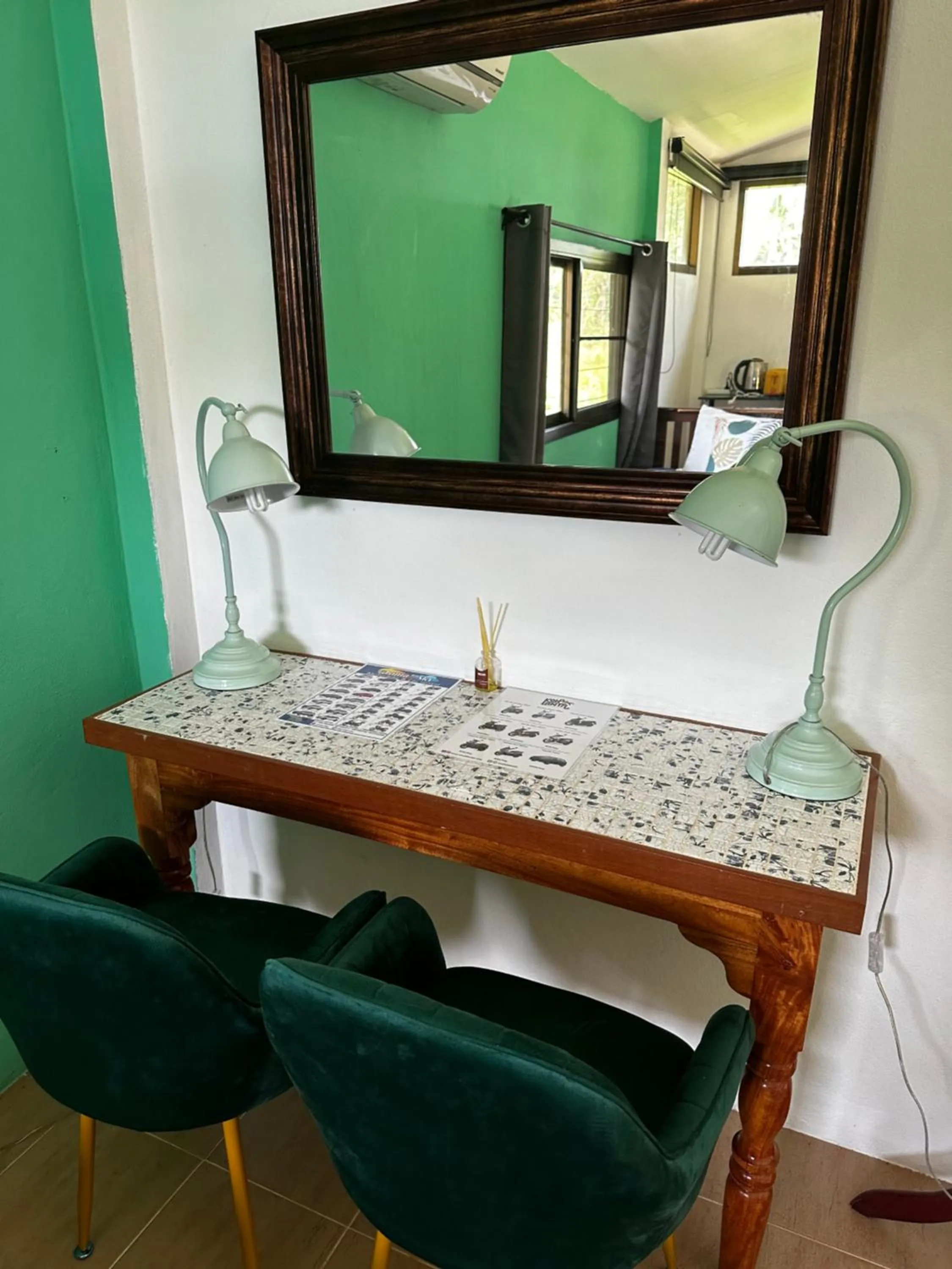 Seating area in Escape-Cabins