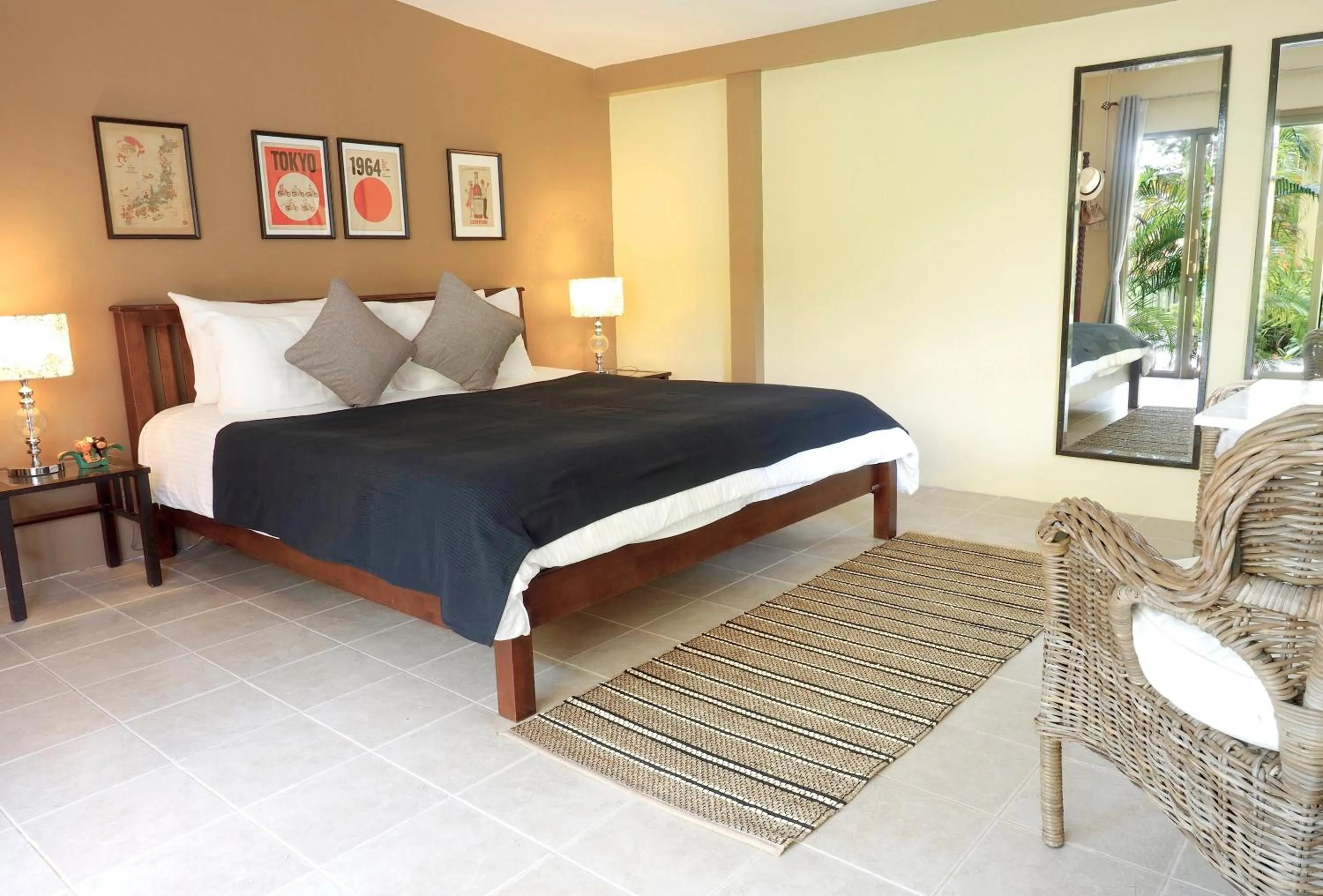 Seating area, Bed in Escape-Cabins