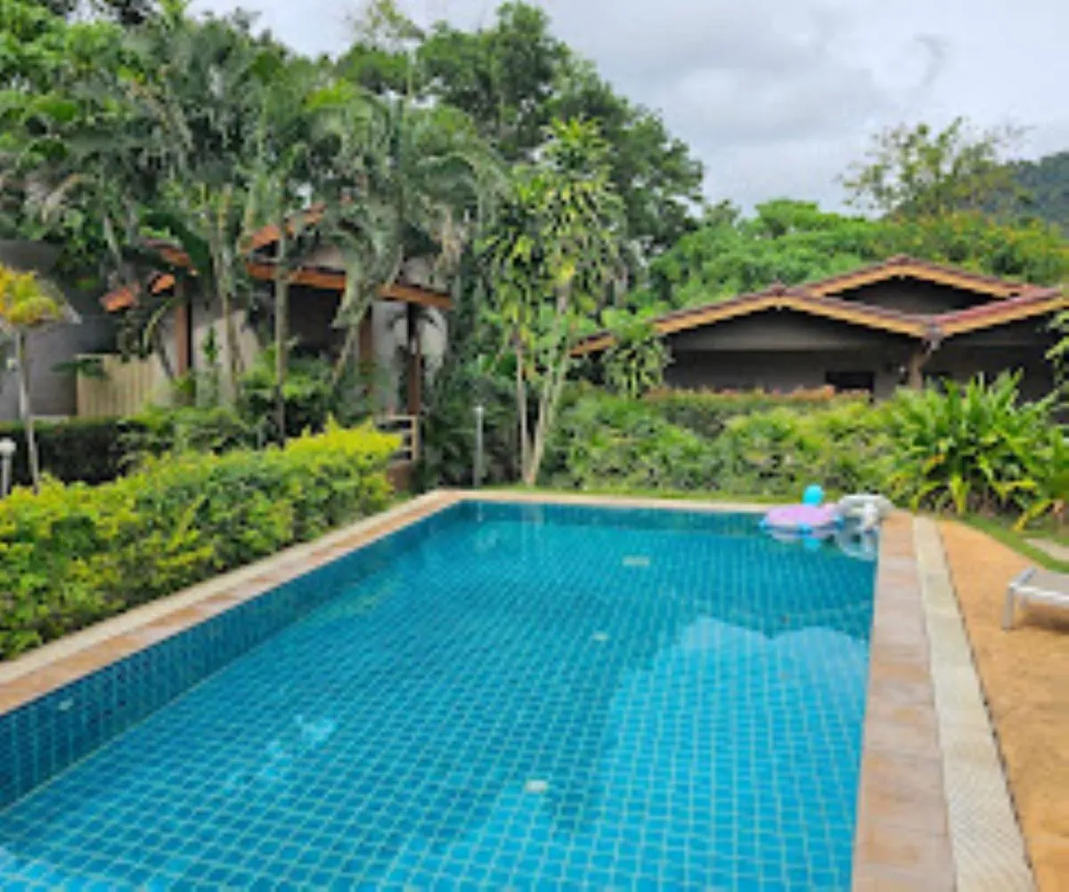 Swimming pool in Escape-Cabins