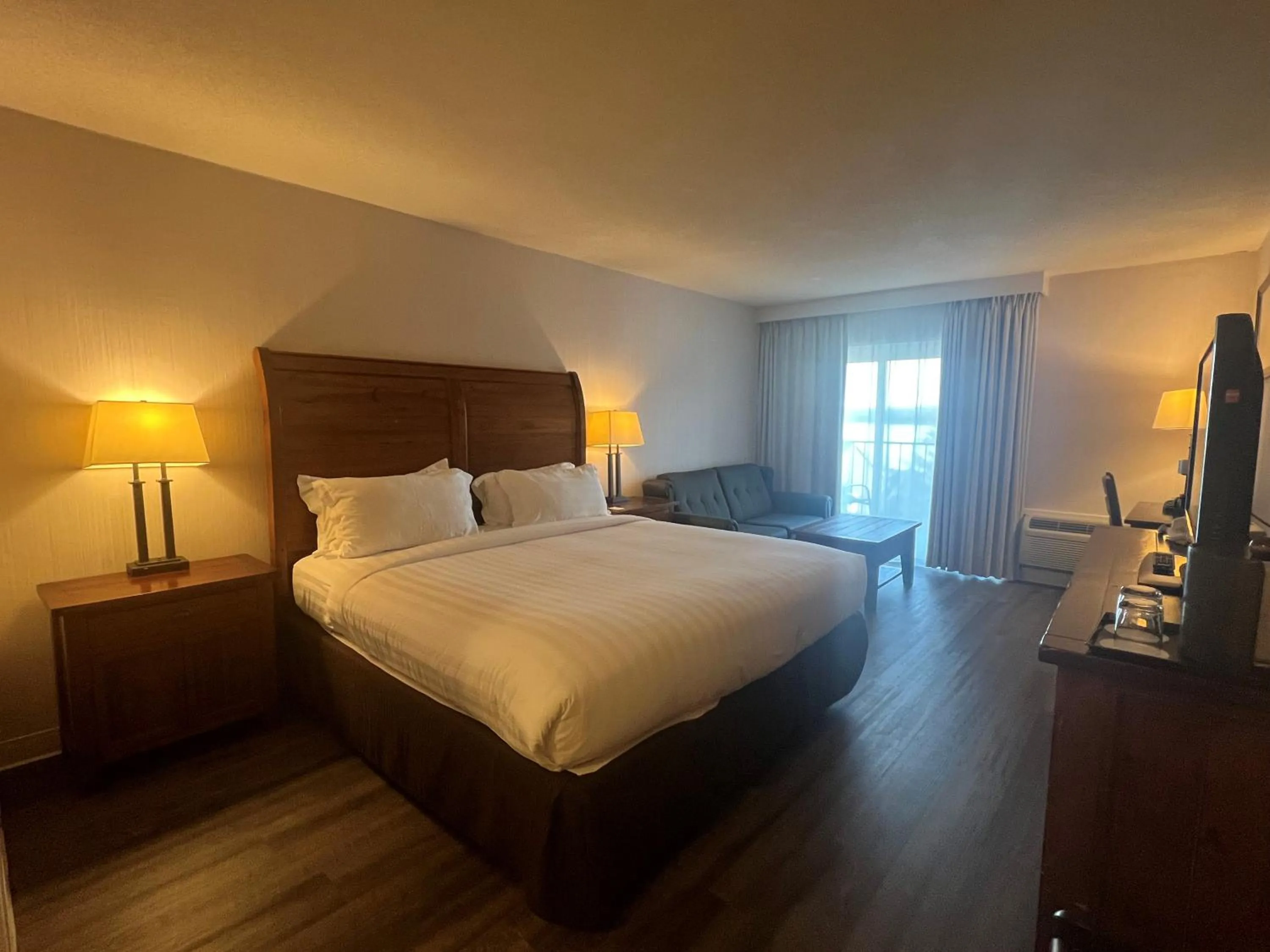 Photo of the whole room, Bed in Hidden Valley Resort, an Ascend Collection Resort