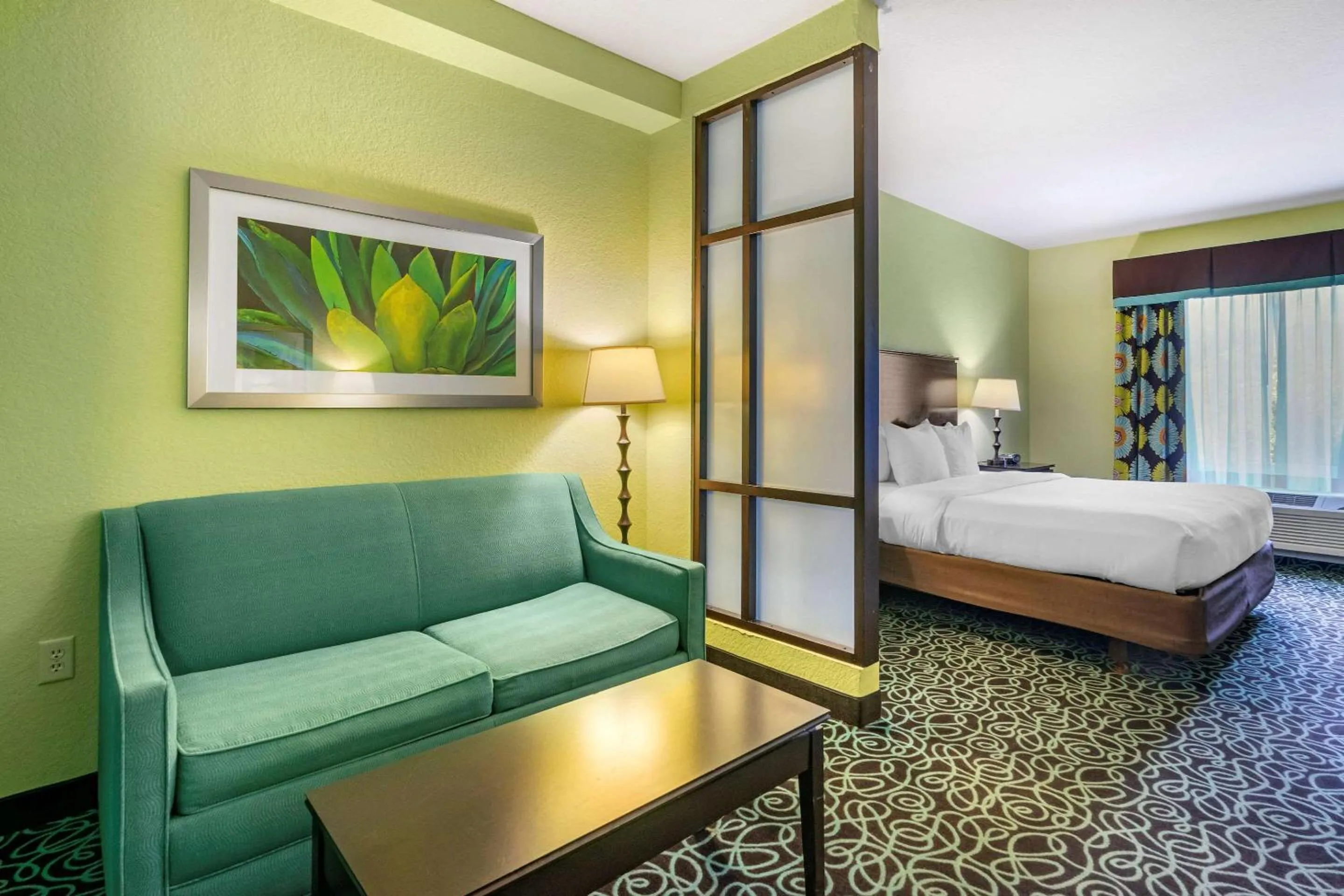 King Suite - Non-Smoking in Hampton Inn by Hilton Tampa Fairgrounds Casino