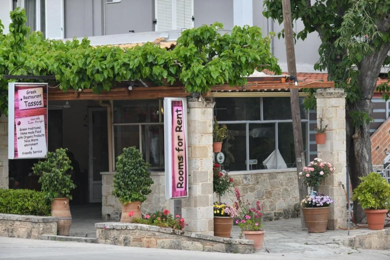 Facade/entrance in Tassos Rooms