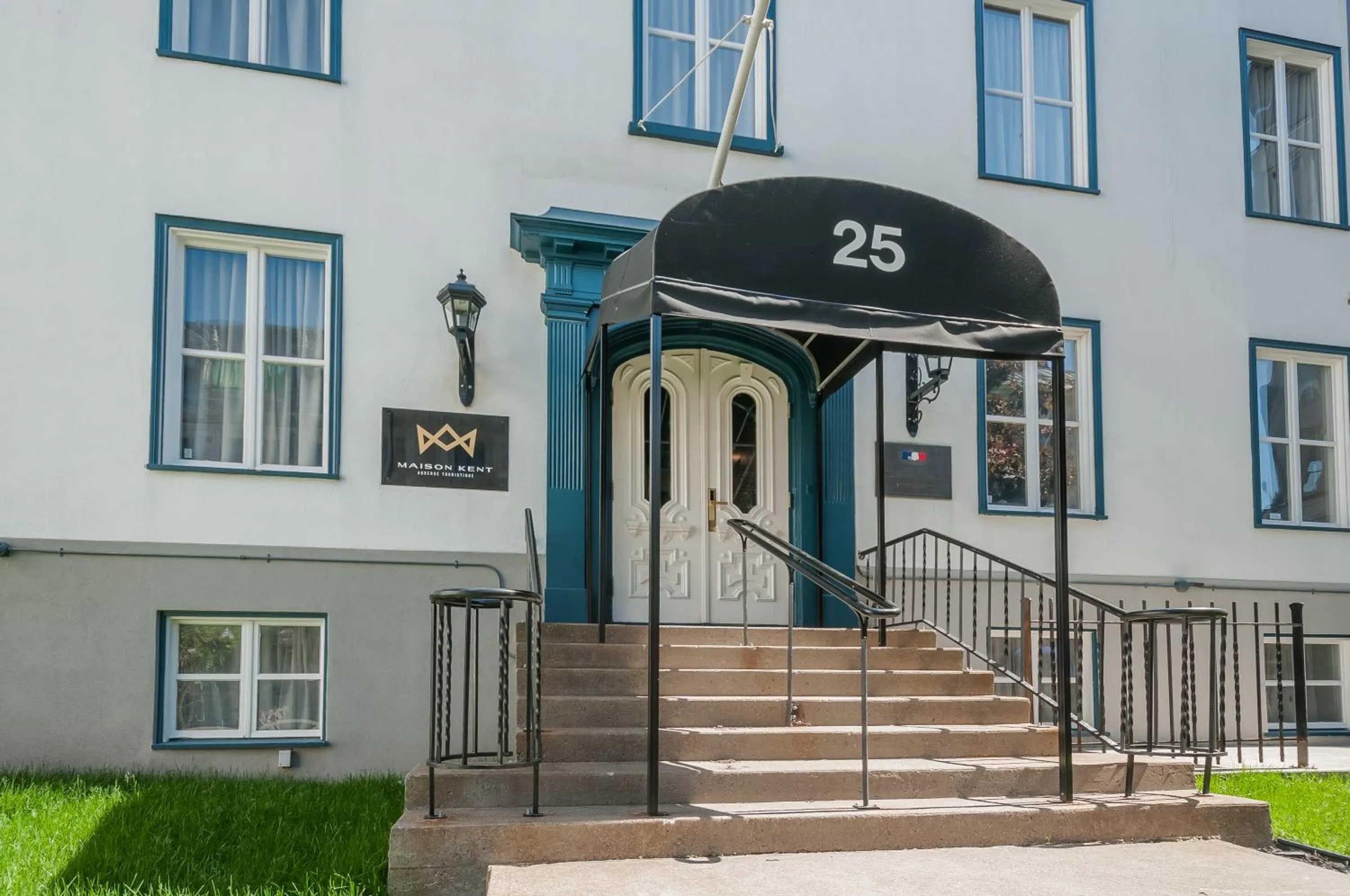Facade/entrance in La Maison Kent - Par Aneyro