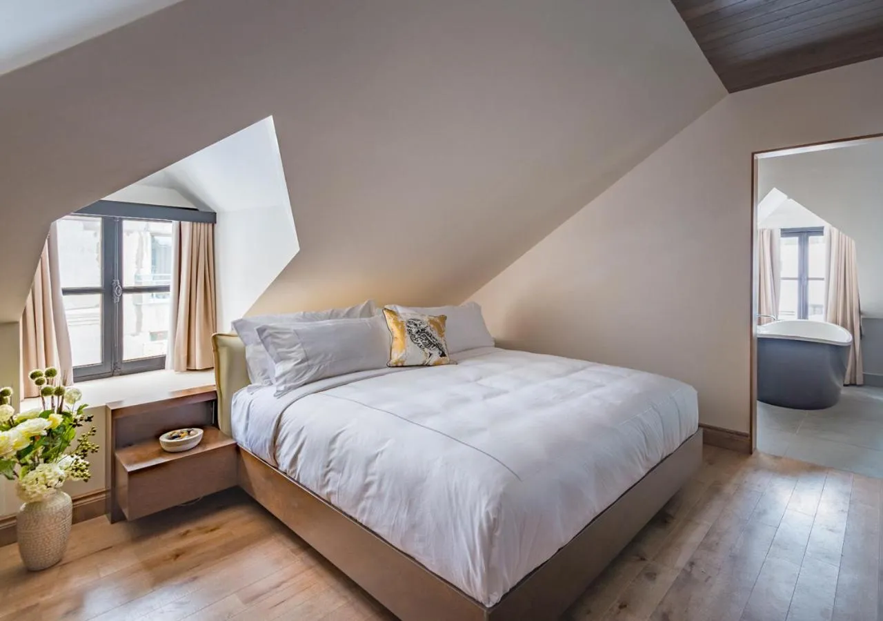 Bedroom, Bed in La Maison Kent - Par Aneyro