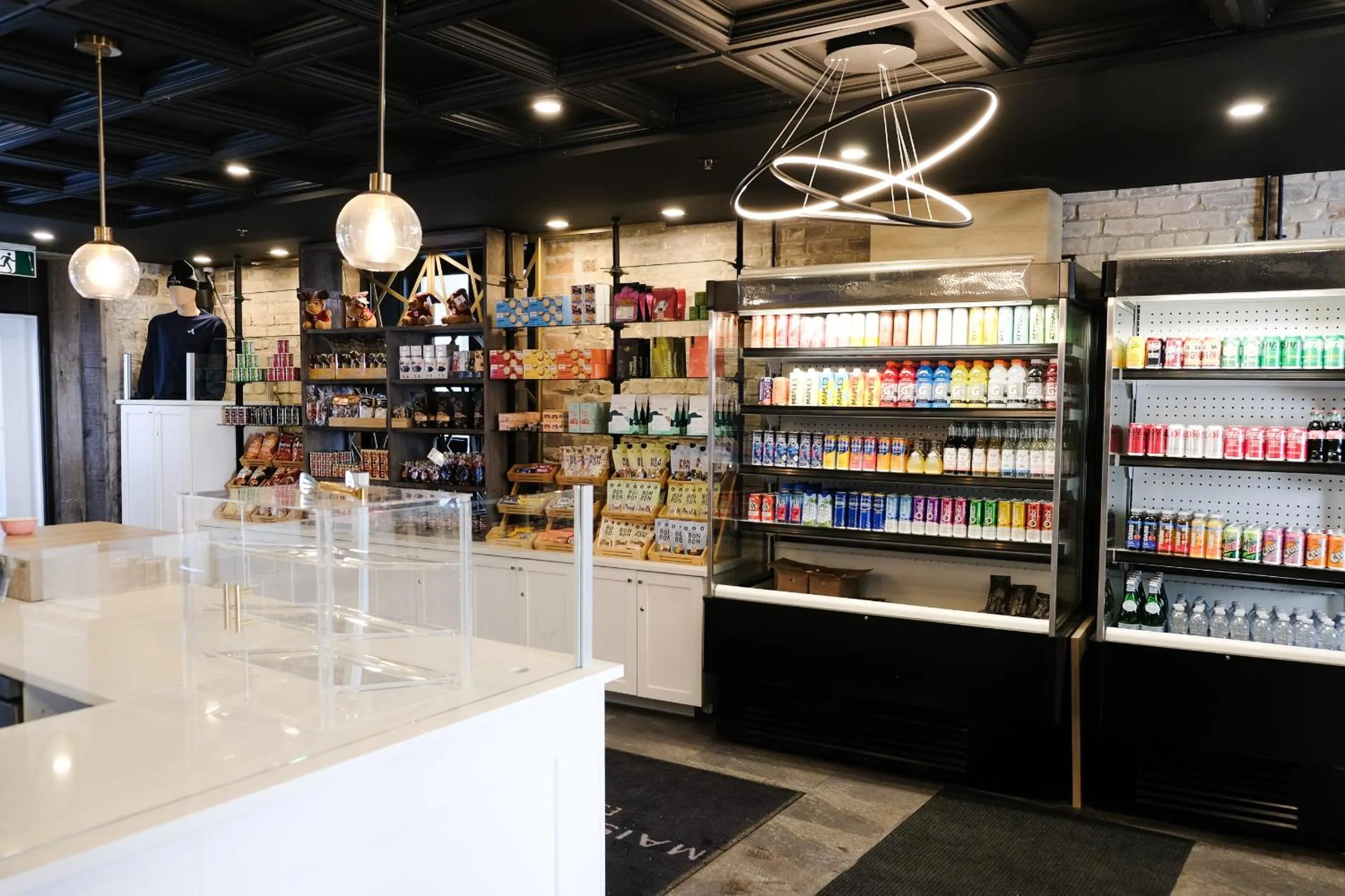 On-site shops in La Maison Kent - Par Aneyro