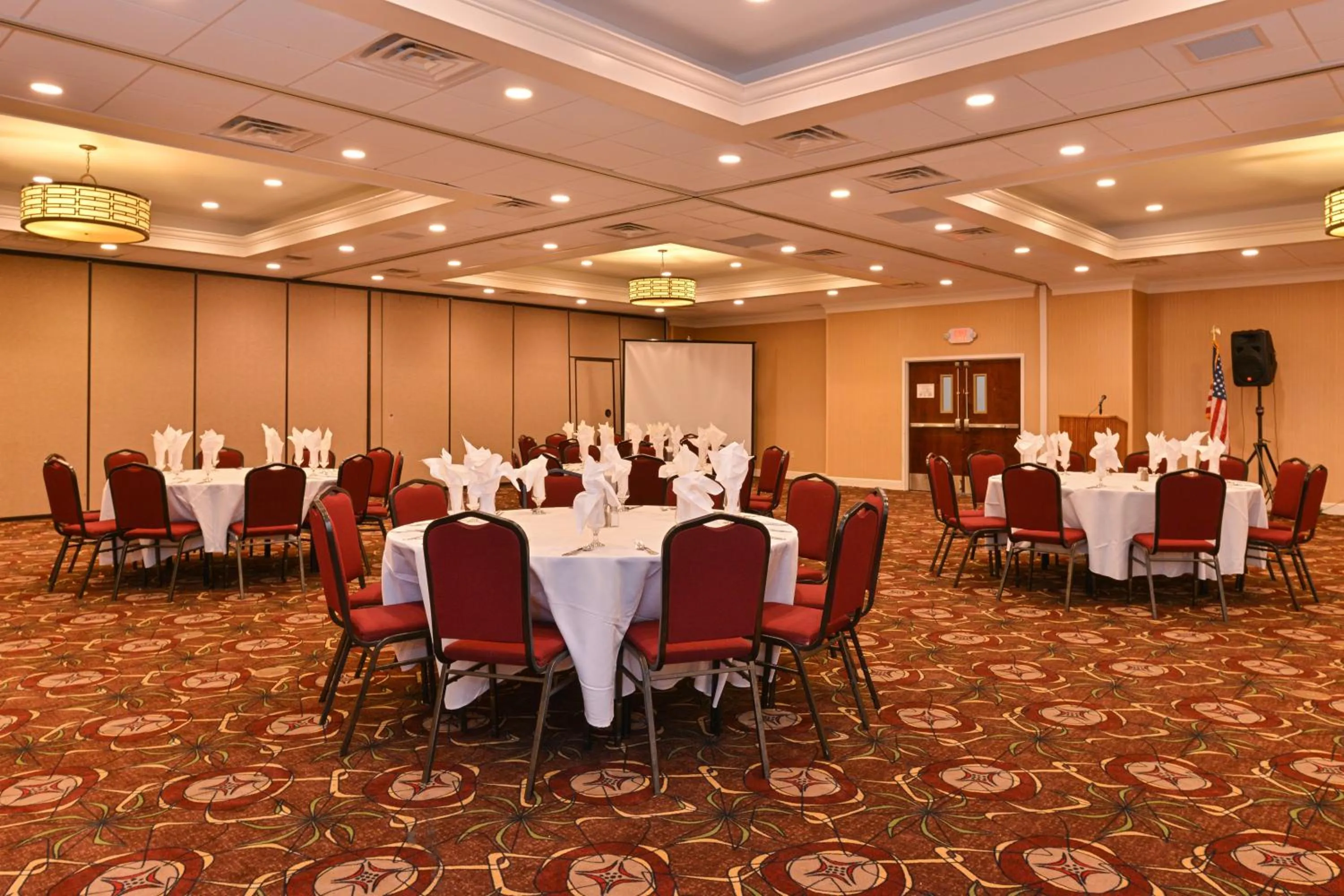 Meeting/conference room in Holiday Inn New London by IHG