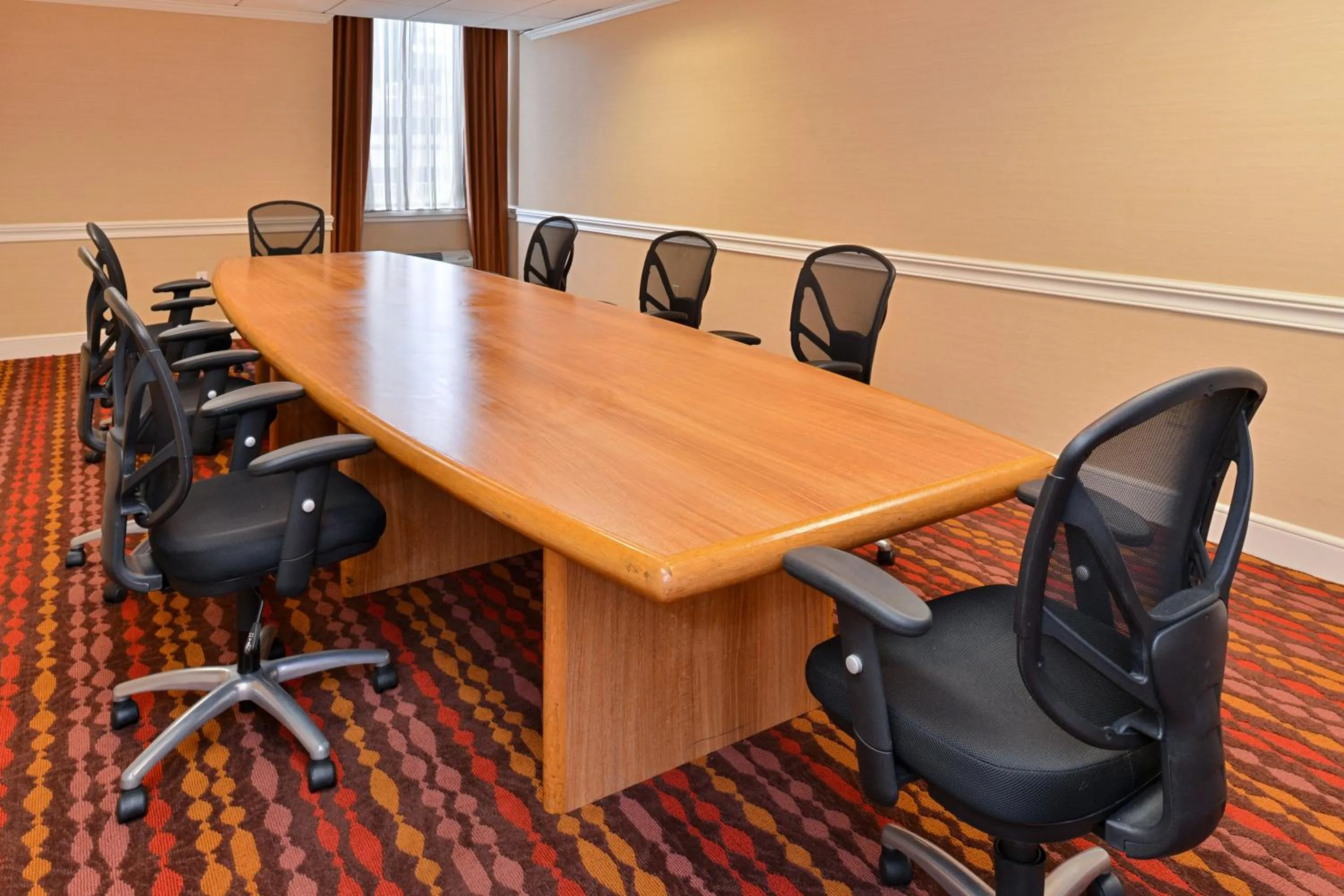 Meeting/conference room in Holiday Inn New London by IHG