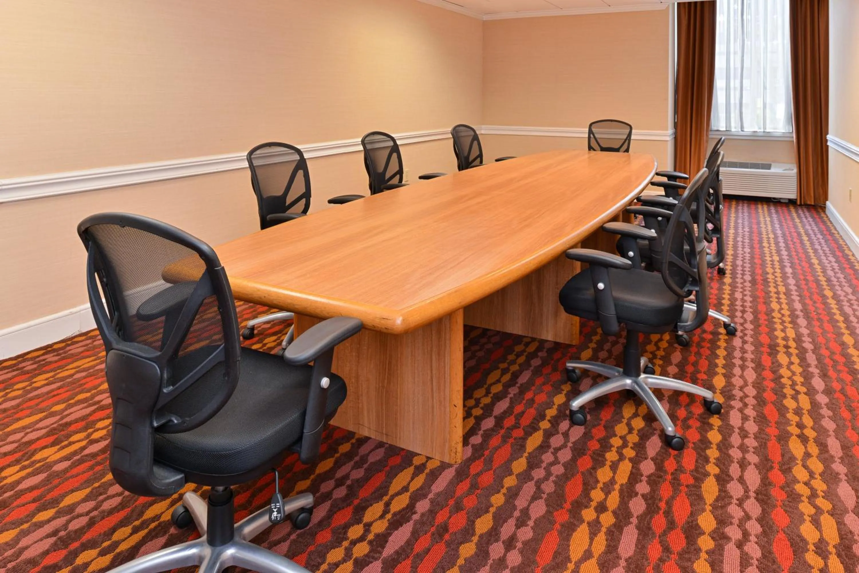 Meeting/conference room in Holiday Inn New London by IHG