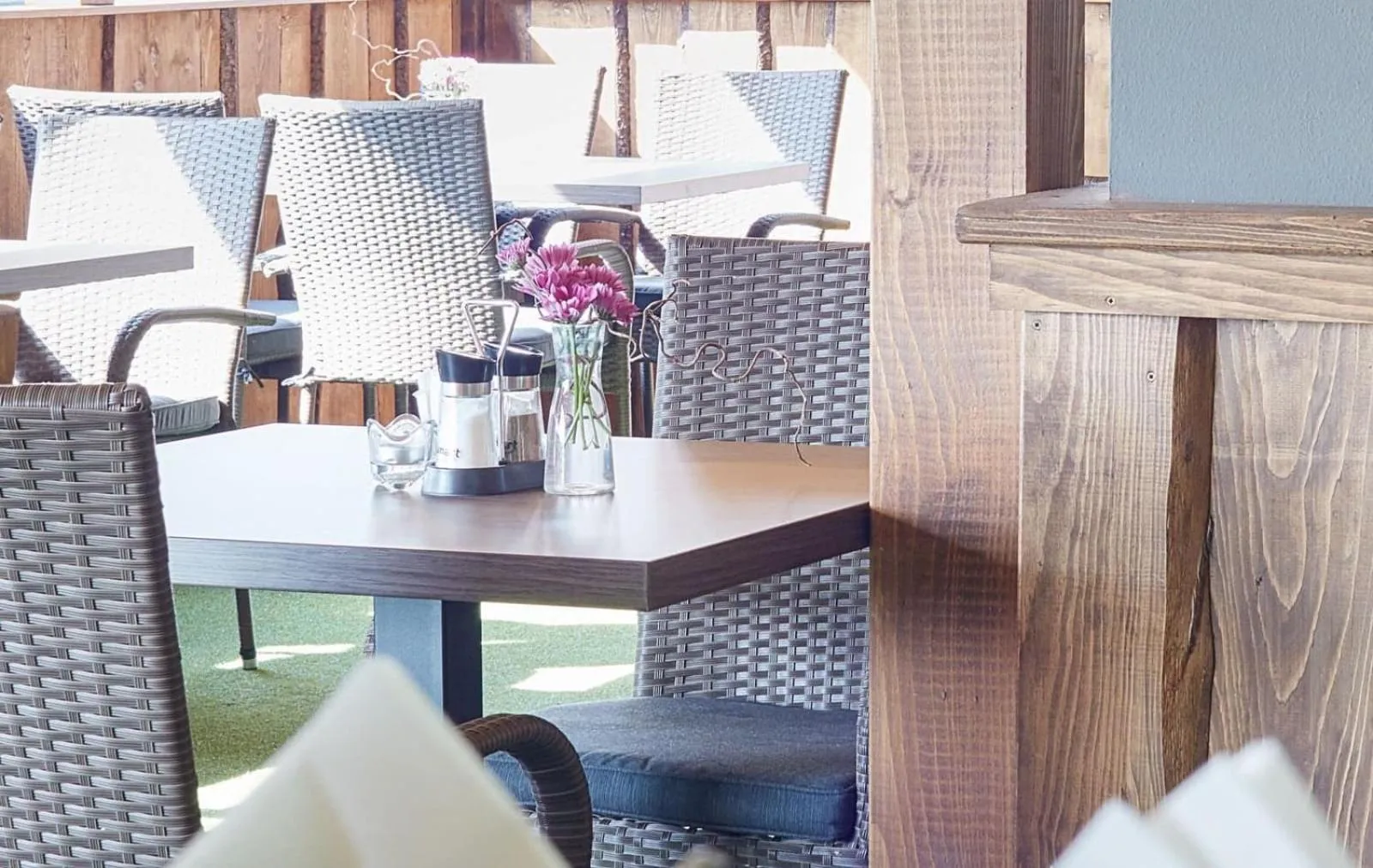 Restaurant/places to eat in Penzion Archery