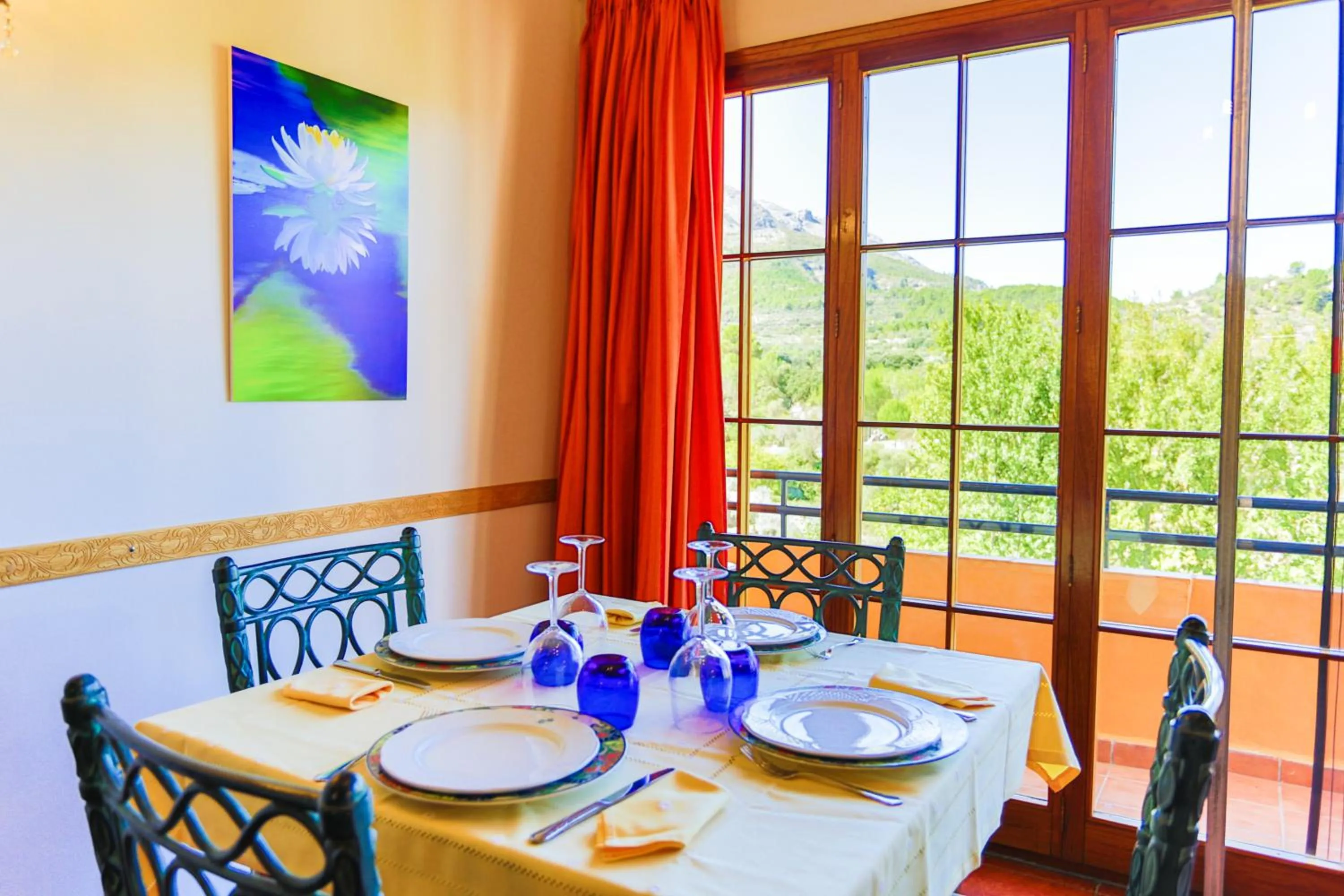 Restaurant/places to eat in Hotel Rural Serrella