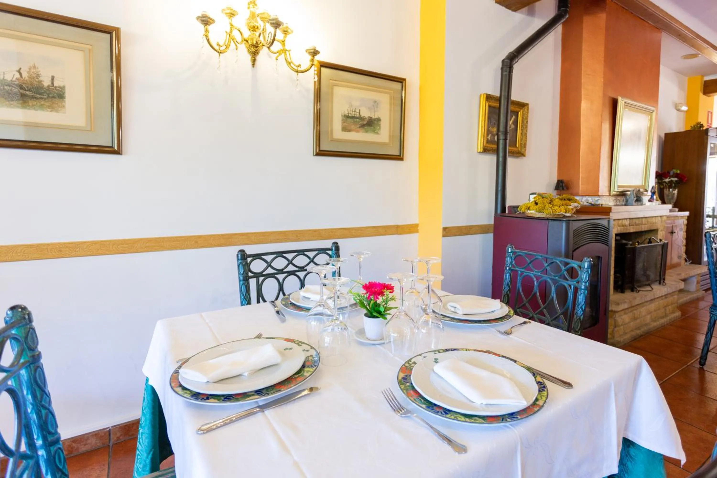 Restaurant/places to eat in Hotel Rural Serrella