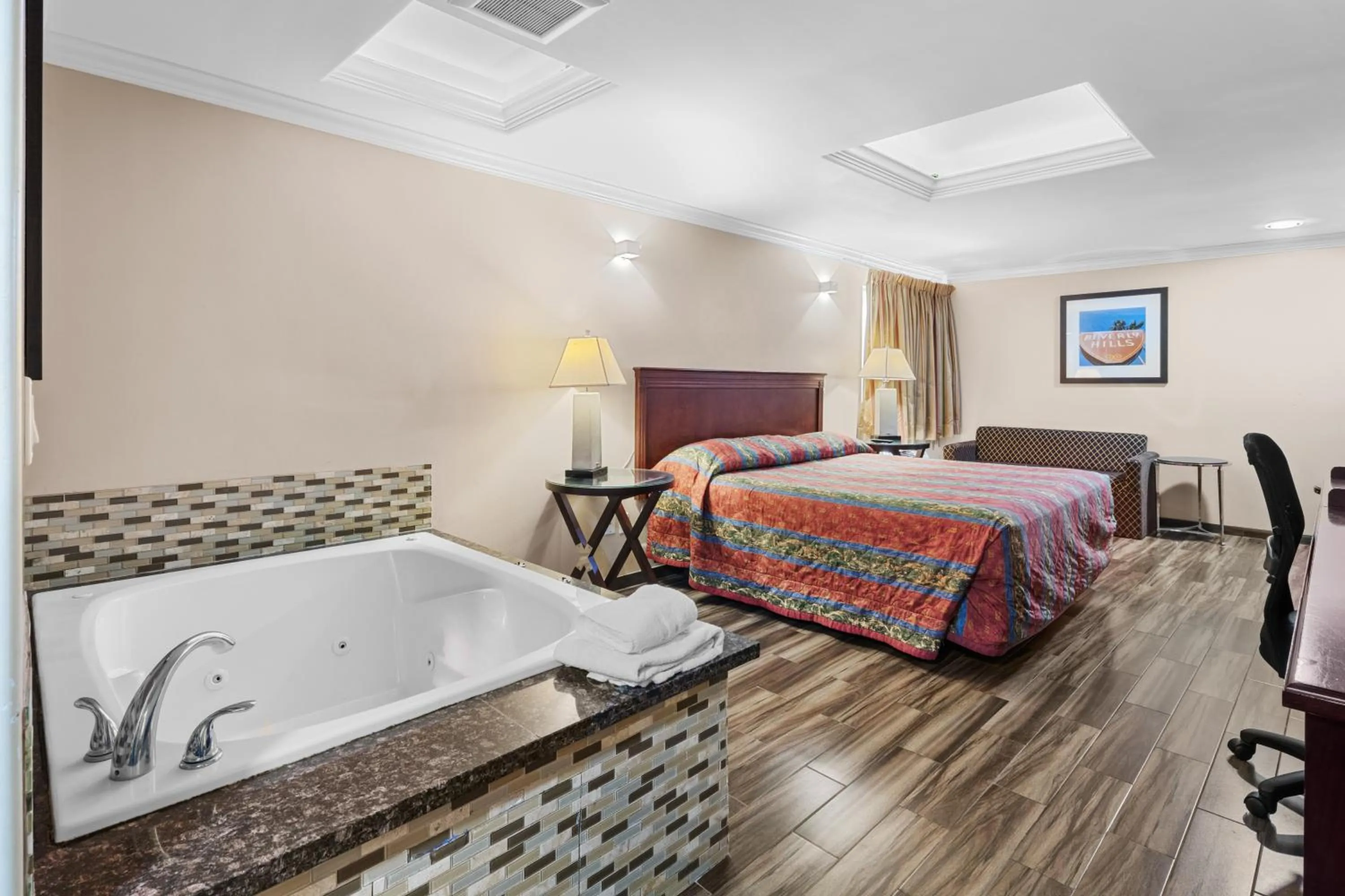 Bed in Sky Palm Motel - Orange