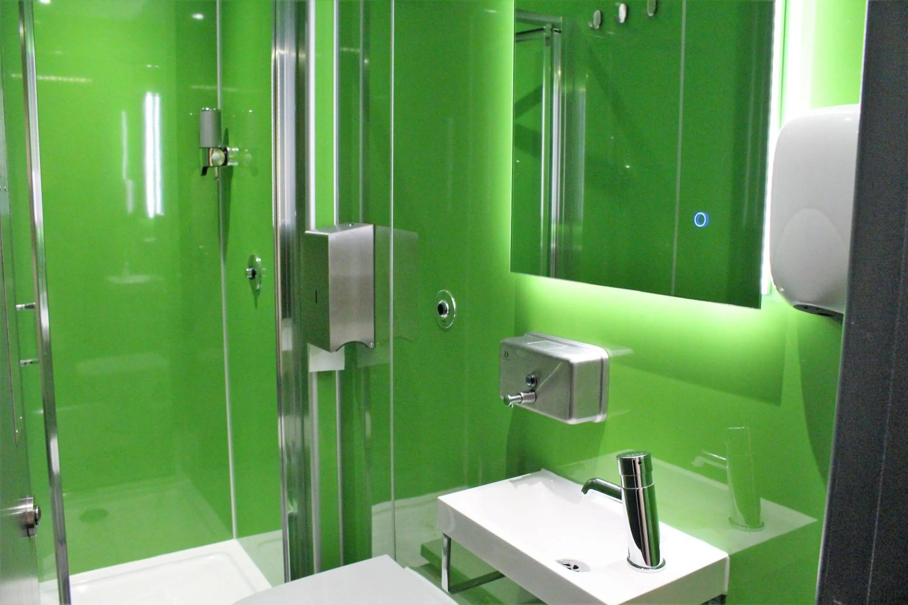 Shower in Kick Ass Grassmarket (18+)