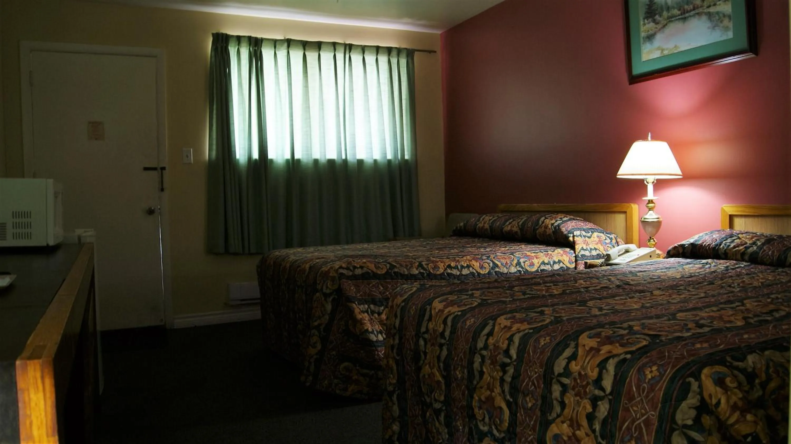 Bed in Blue Jay Motel